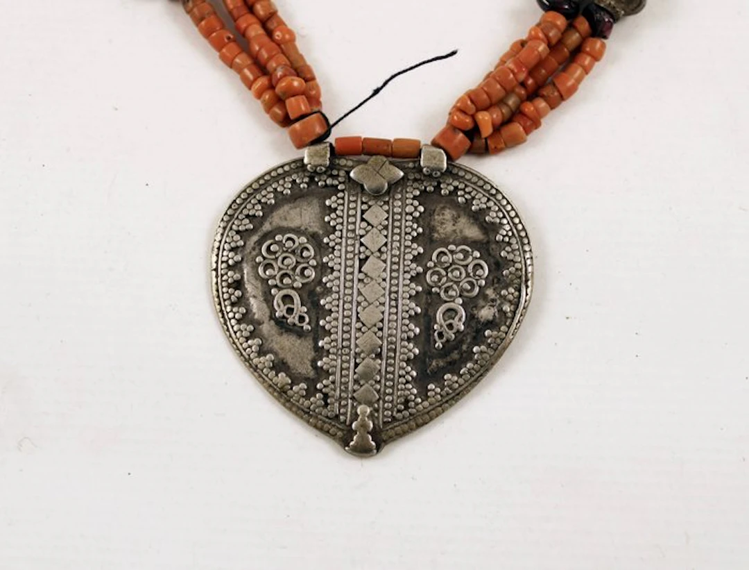 Necklace - Silver, Coral, Shell - Uzbekistan - First half 20th century