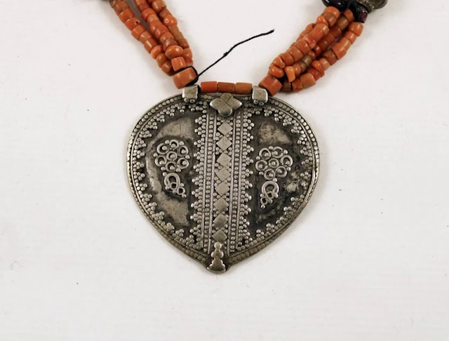 Necklace - Silver, Coral, Shell - Uzbekistan - First half 20th century
