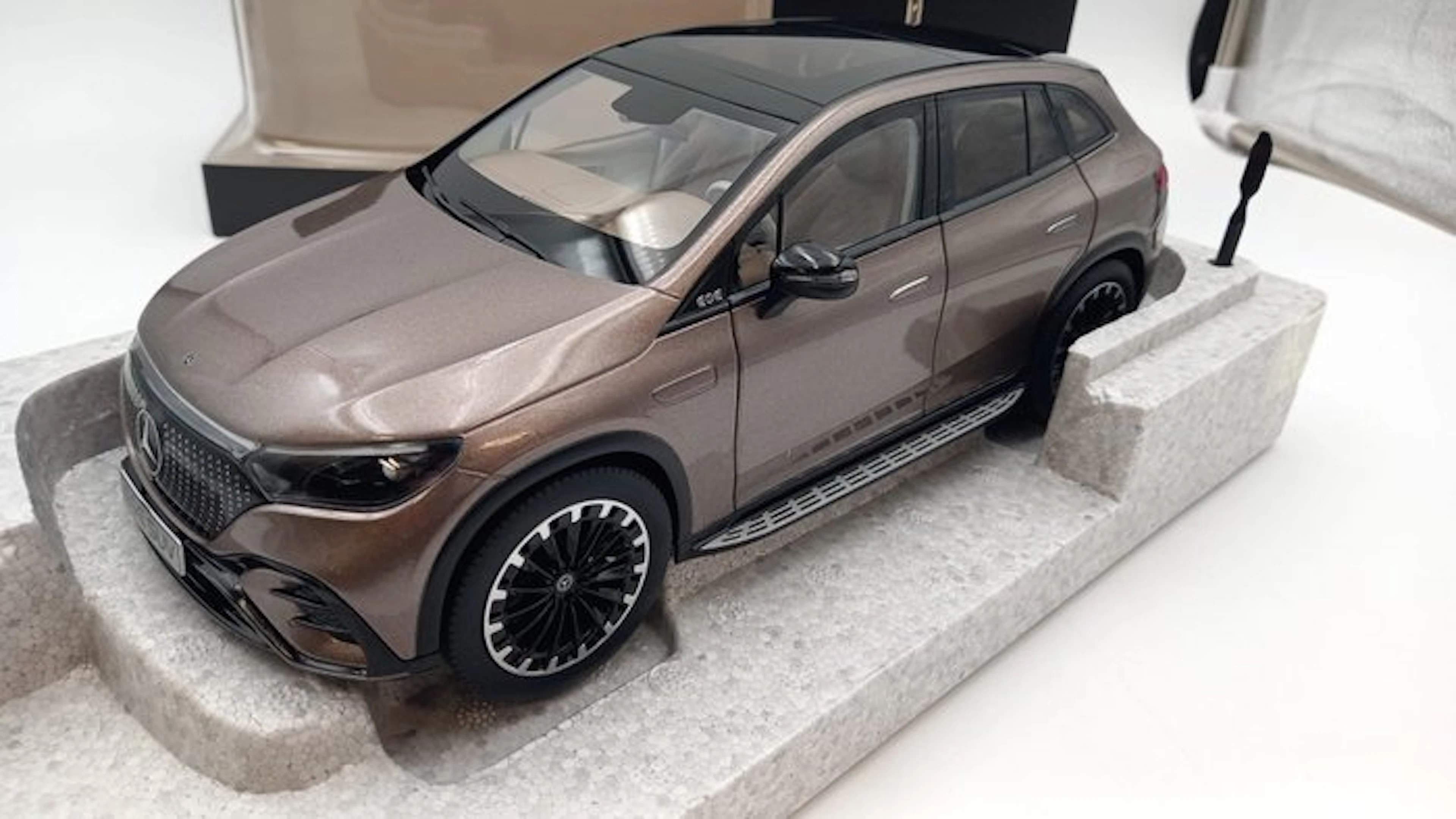 NZG 1:18 - Model car - Mercedes EQE SUV AMG line - (cod.H28)