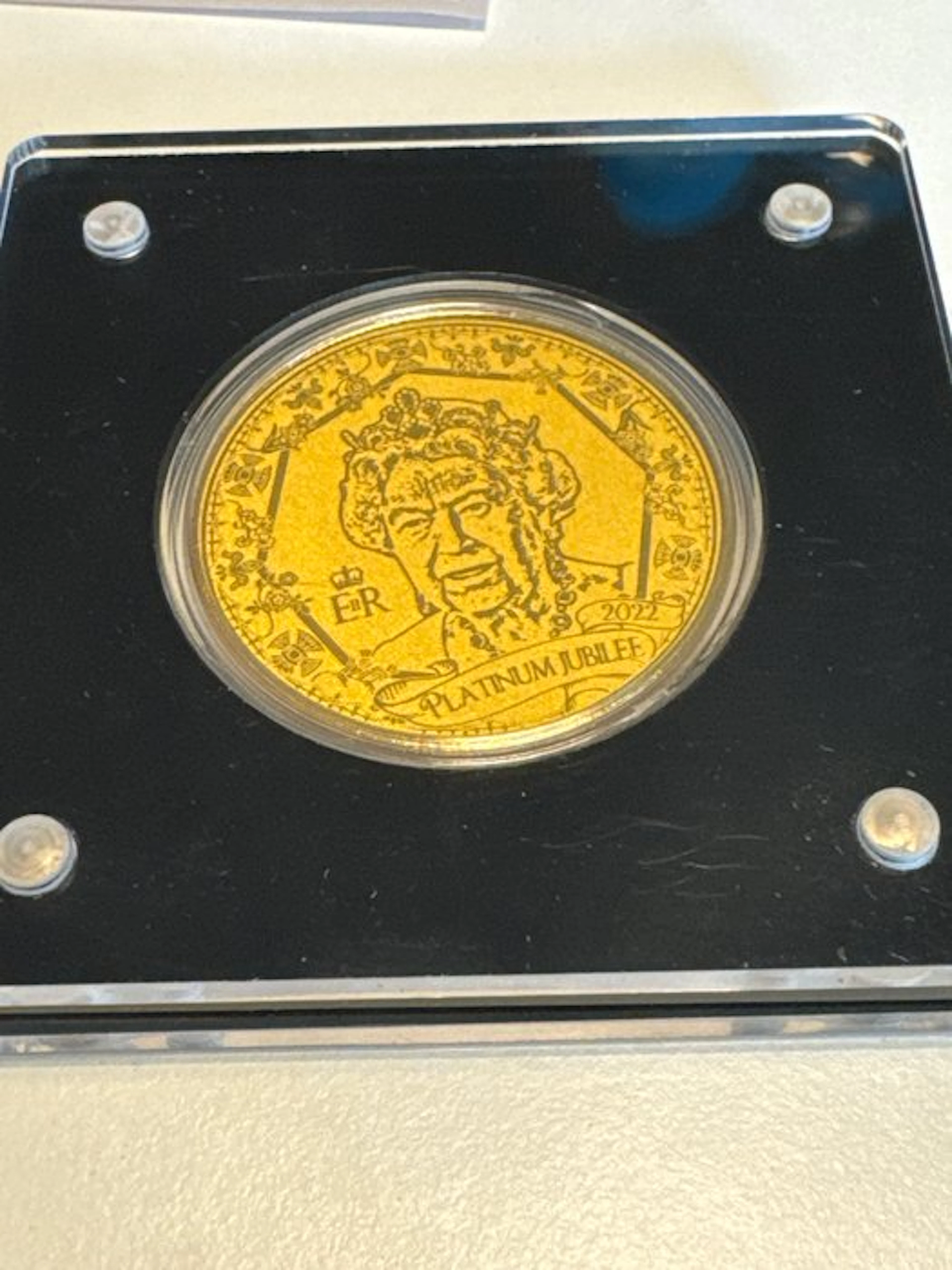 World. Medal ND Queen Elizabeth Platinum Jubilee 1/200 Oz...