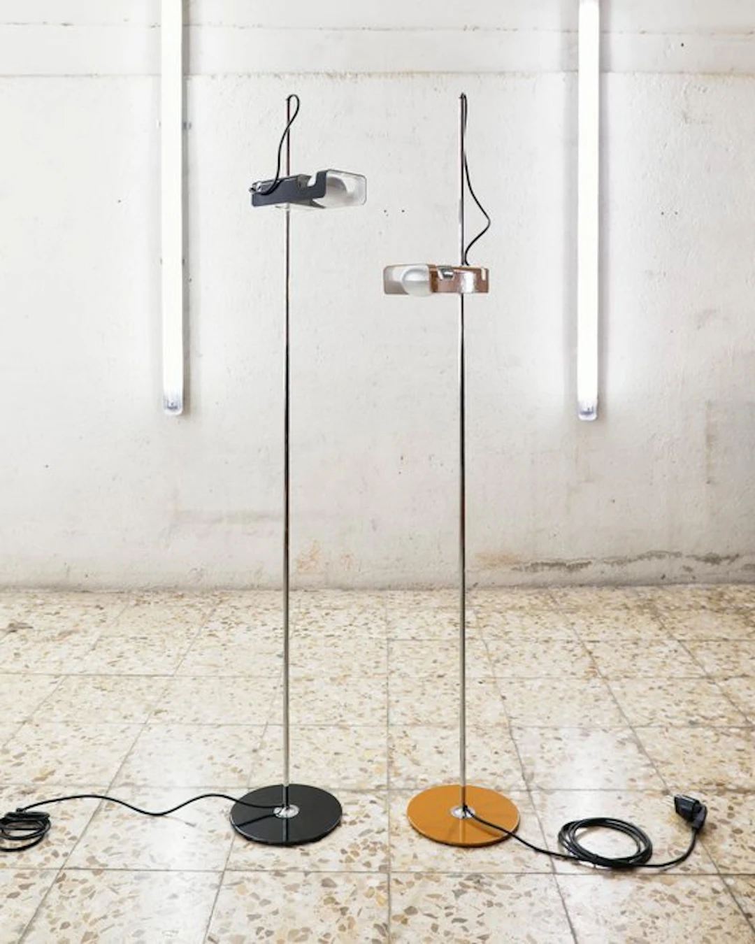 Oluce - Joe Colombo - Floor lamp - Spider - Metal