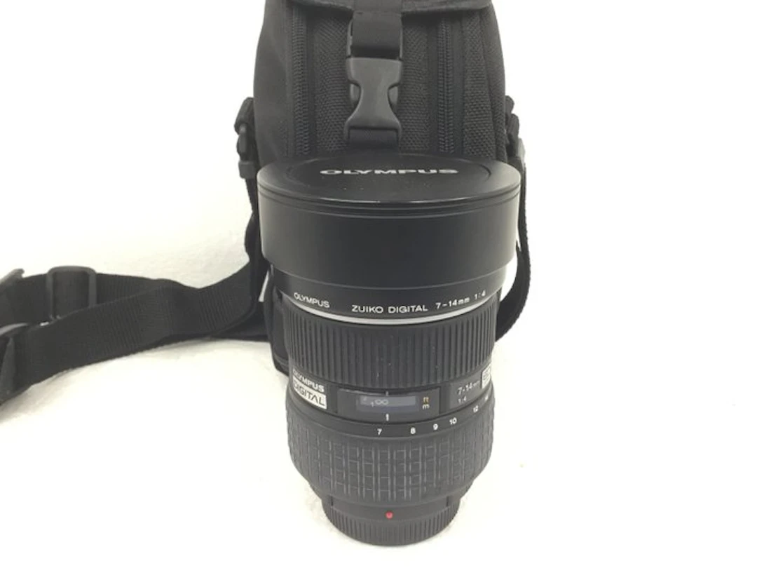 Olympus Zuiko digital ED 7-14mm f 4 con attacco 4/3 Camera lens