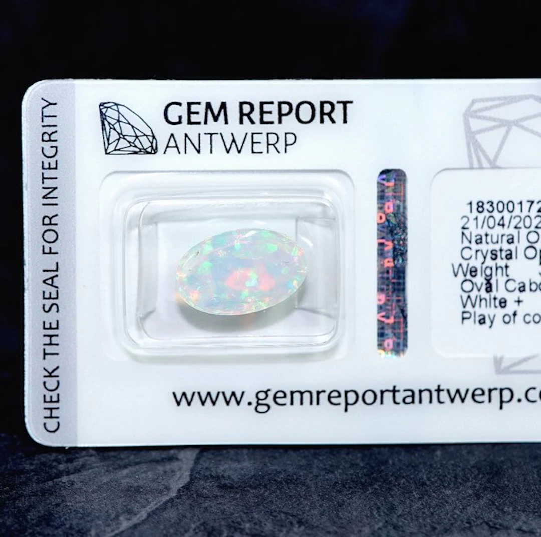 1 pcs White Opal - 3.59 ct - Gem Report Antwerp (GRA) - Play of Color