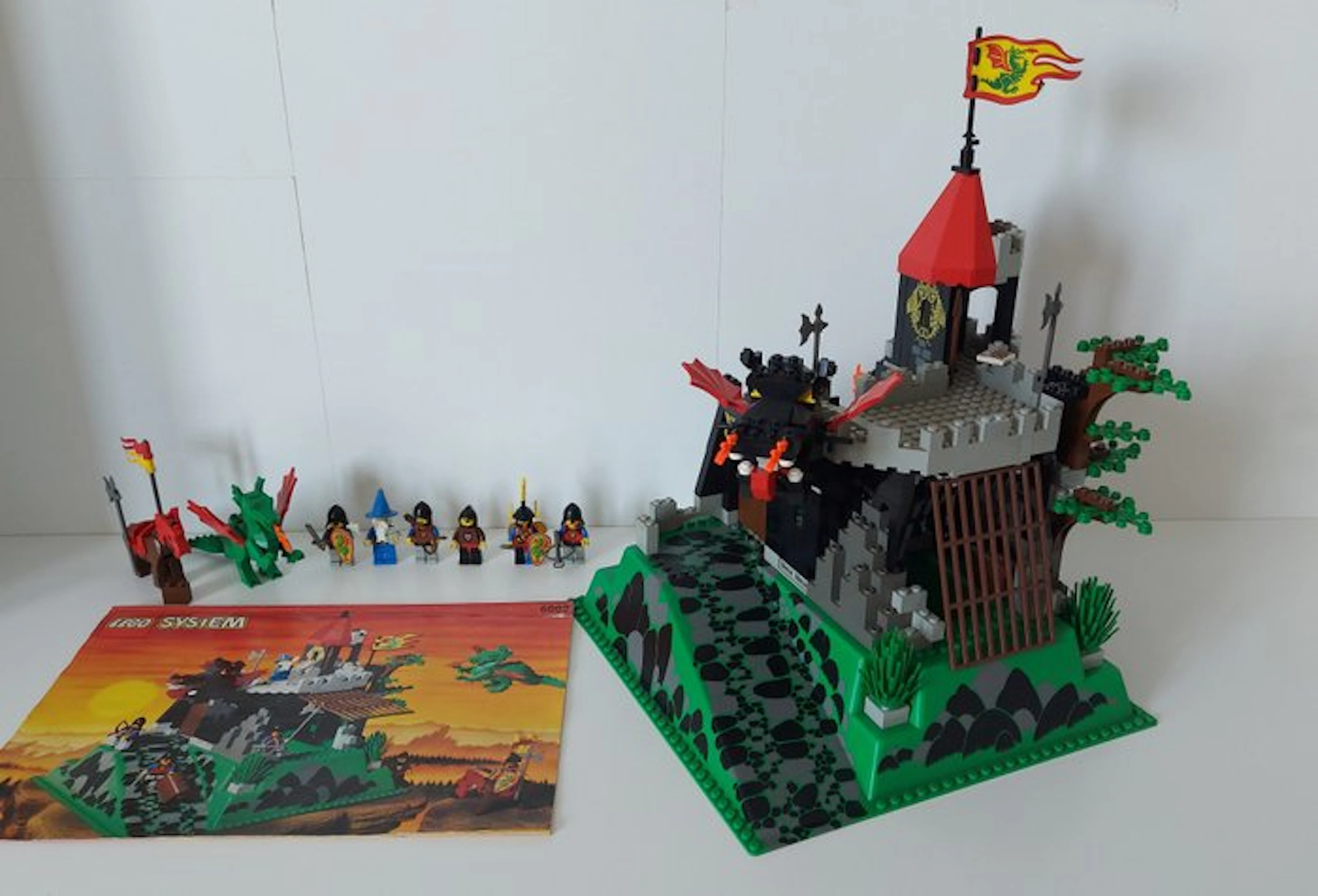LEGO Set - 6082 - Castle - Dragon Knights Fire Breathing Fortress - Rare