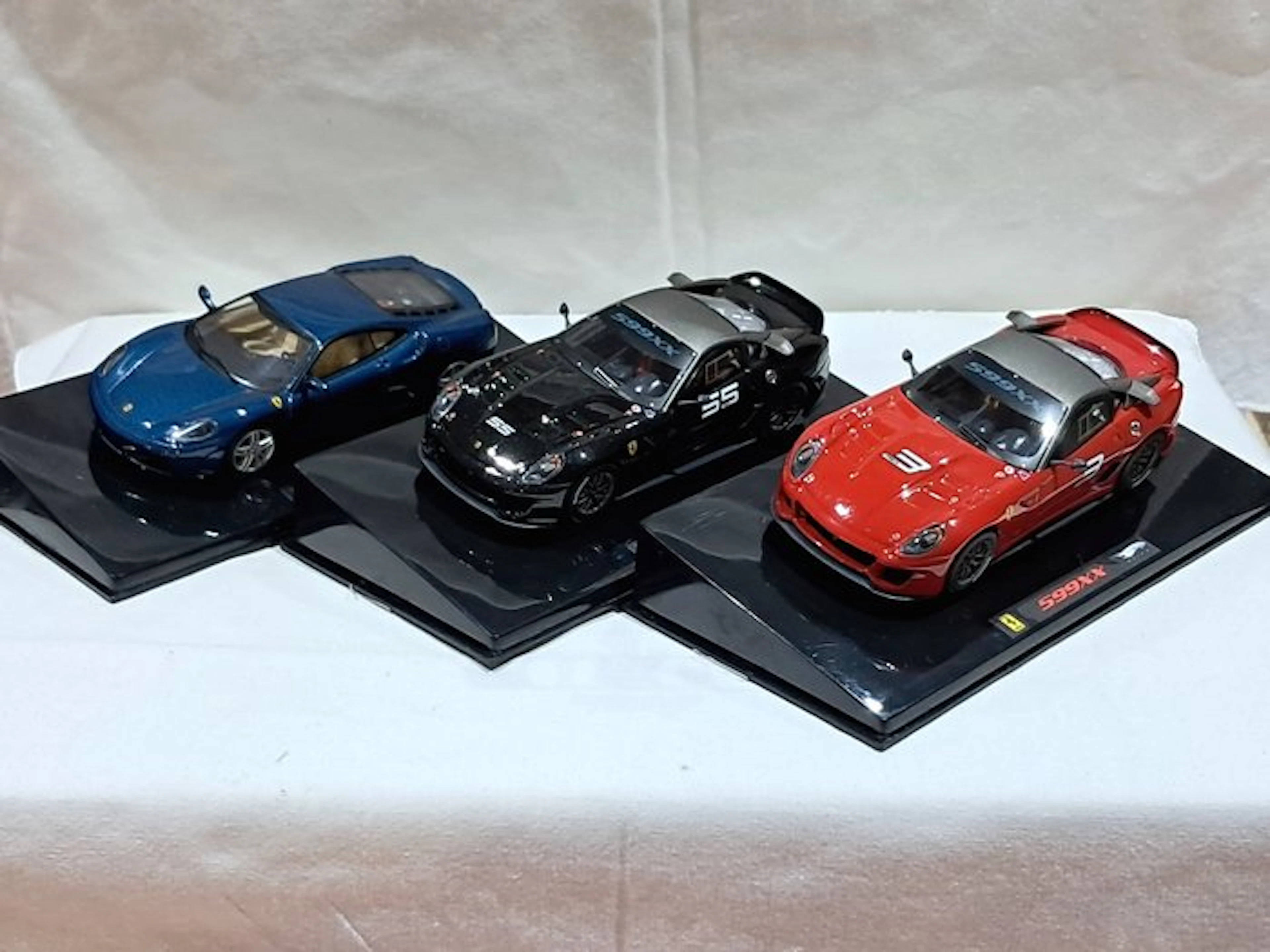 Hot Wheels 1:43 - Model sports car (3) - Ferrari F430...