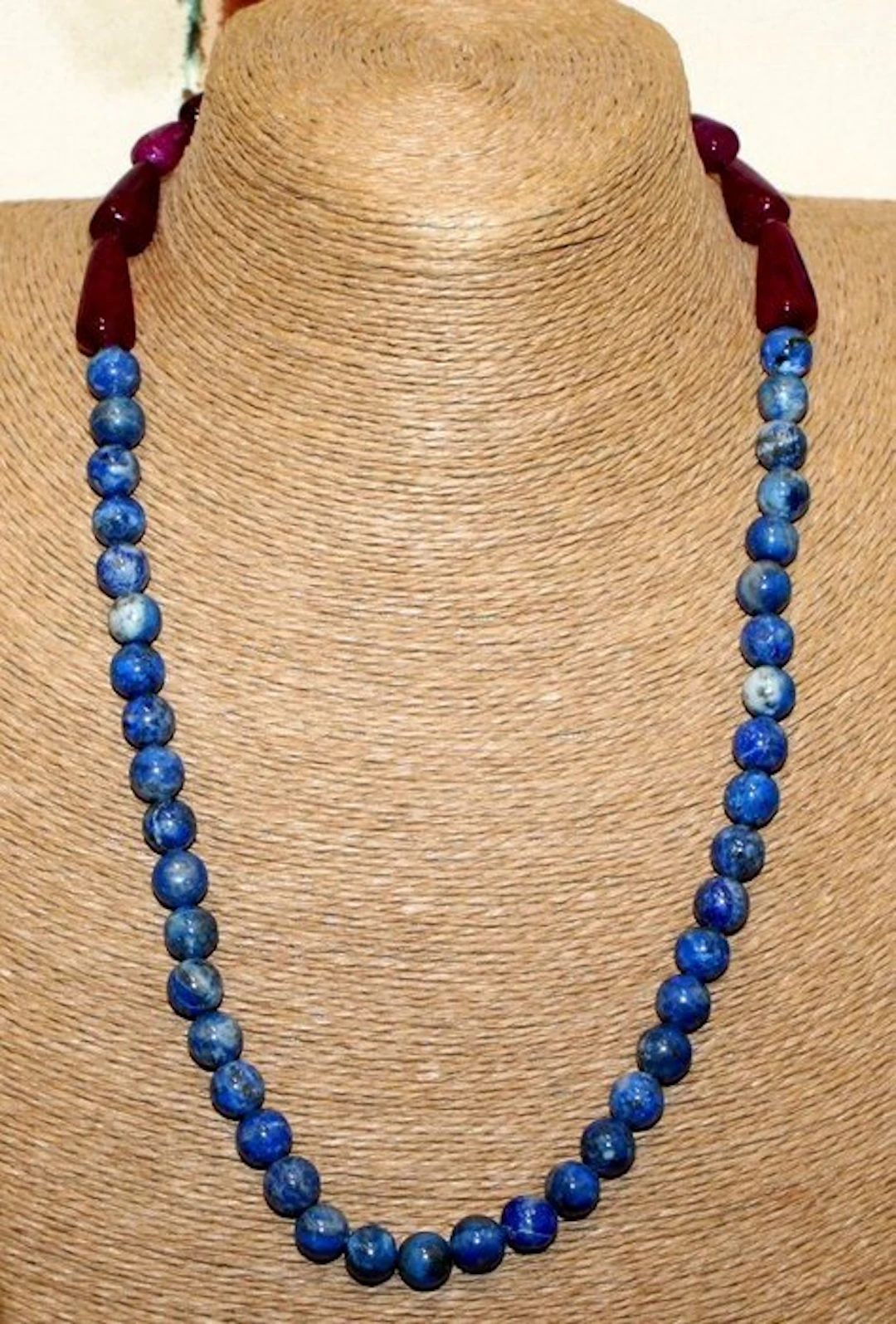 Really beautiful handmade necklace by ruby and lapis lazuli beads - 750 Cts