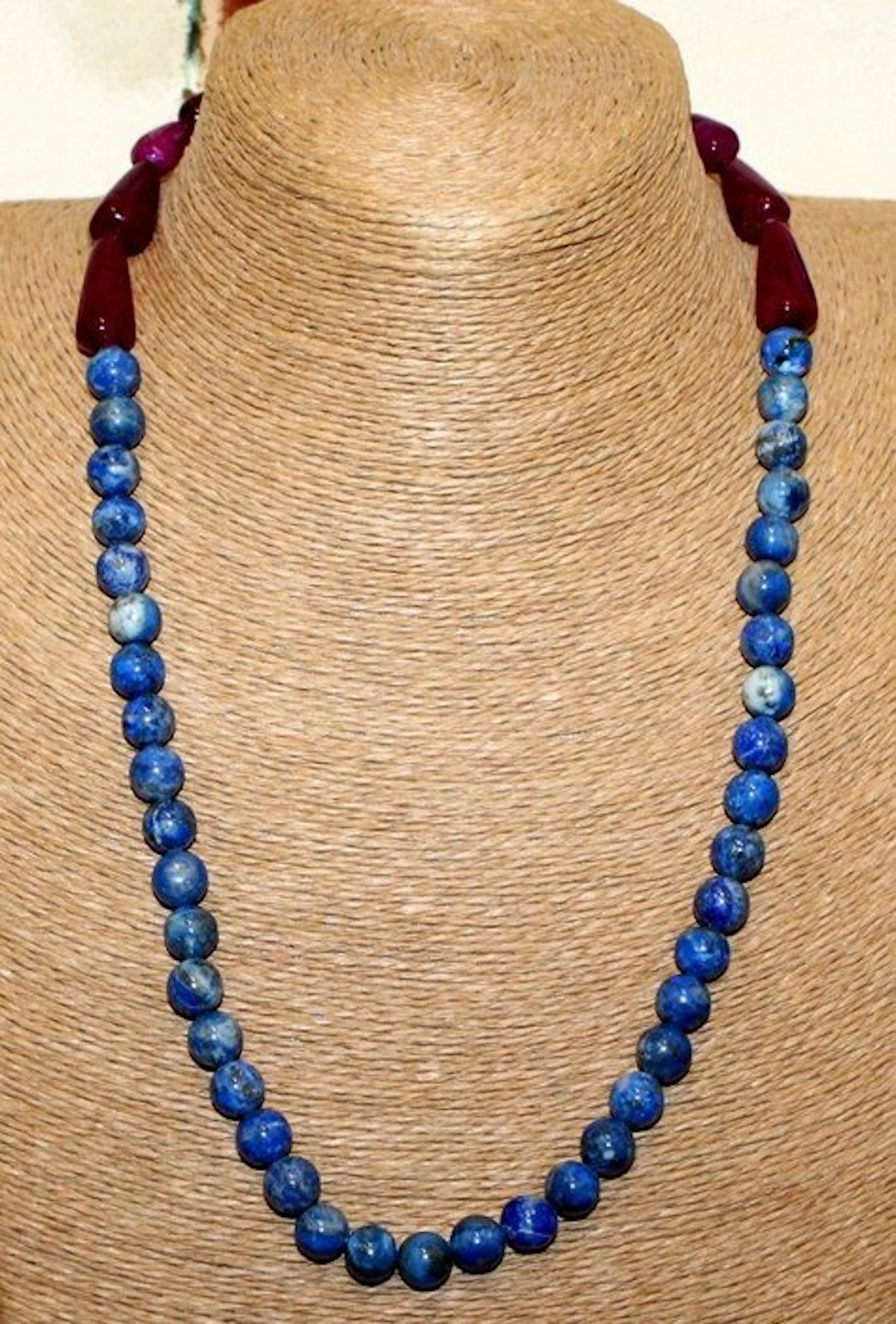 Really beautiful handmade necklace by ruby and lapis lazuli beads - 750 Cts