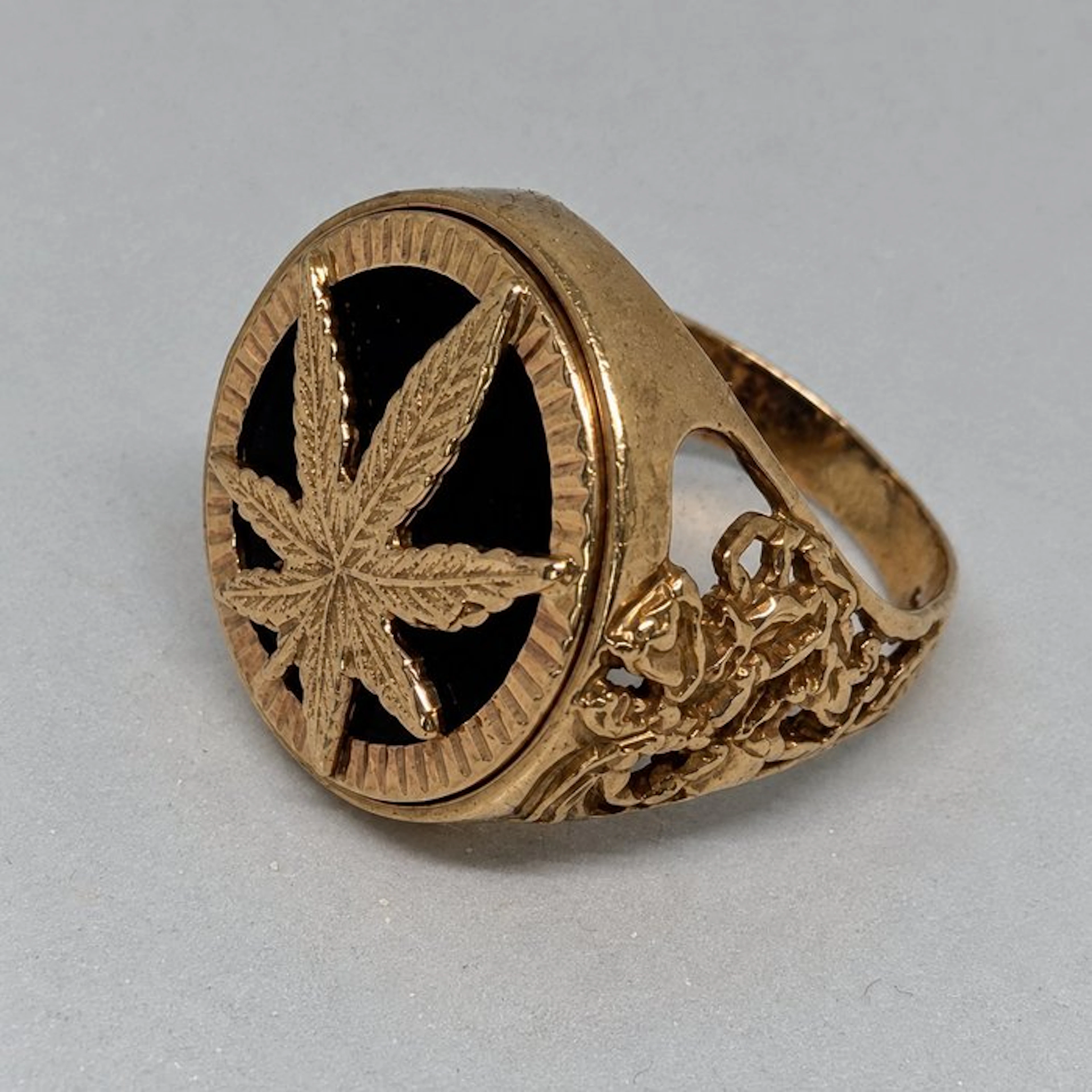 Ring - 9 kt. Yellow gold - Vintage 9K Cannabis Ring