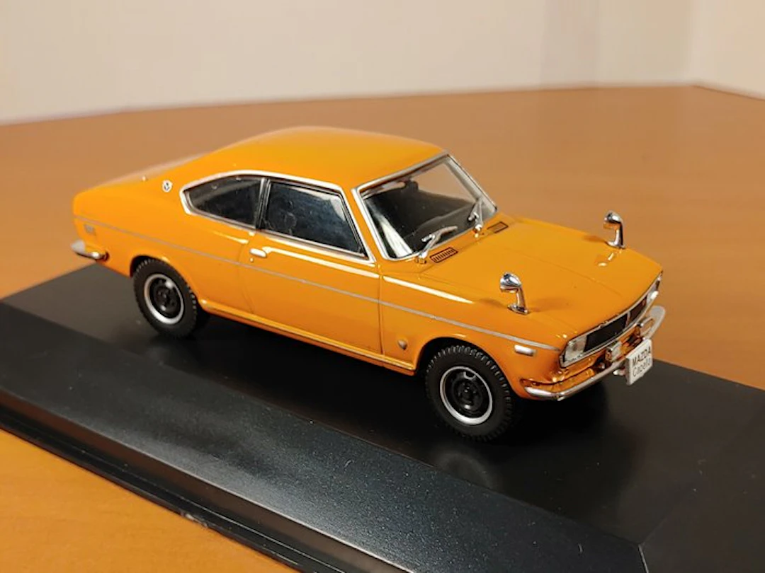 FIRST:43 Models 1:43 - Model coupé - Mazda Capella (626) 1970