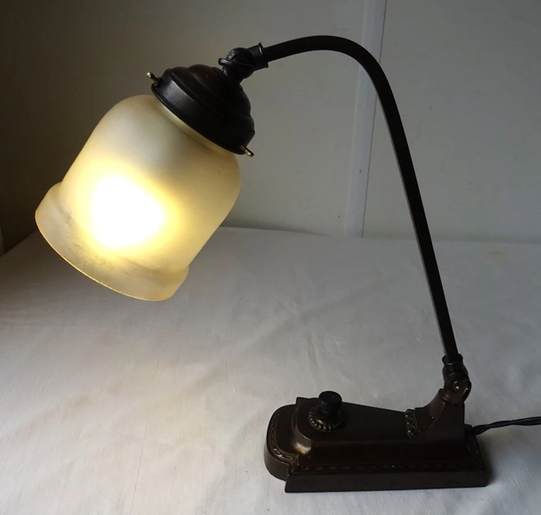 Table lamp - Antique Art Deco table lamp - notary lamp - desk lamp - Metal