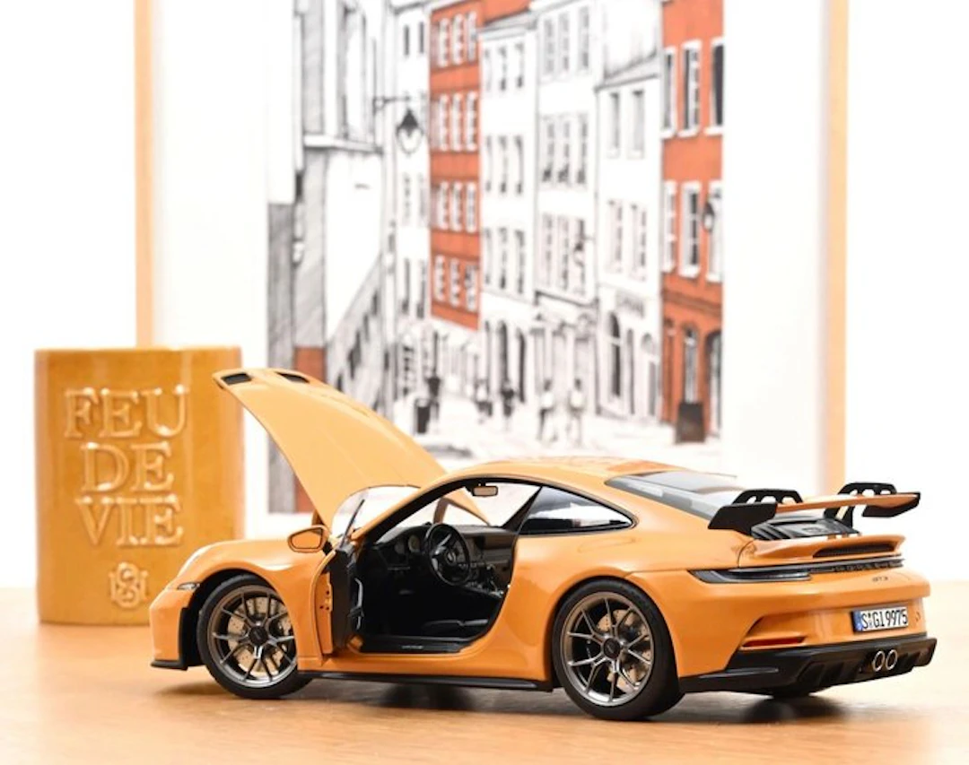Norev 1:18 - Model sports car - Porsche 911 GT3 2021 Jaune Bahama 1/18