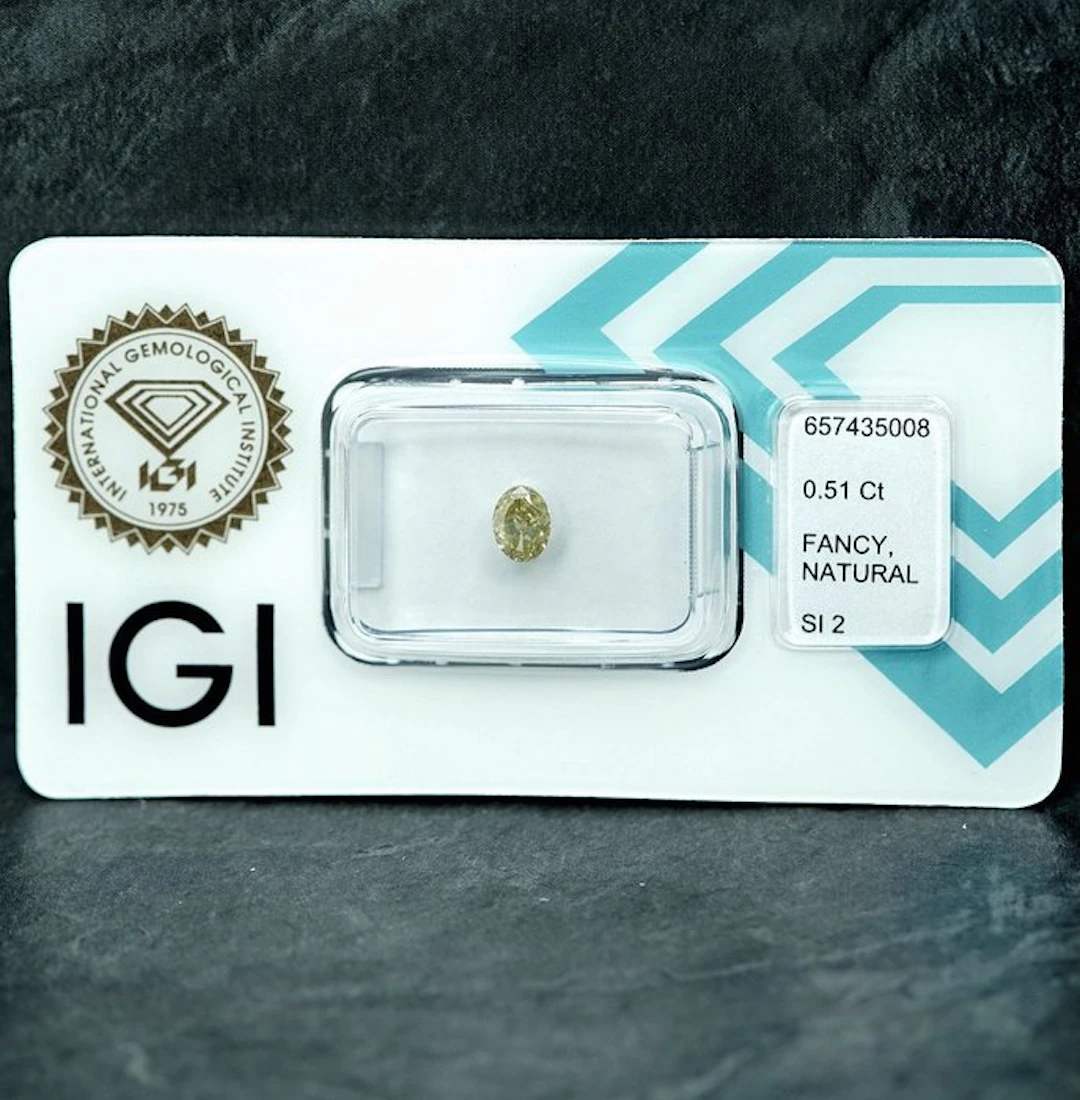 No reserve price - 1 pcs Diamond (Natural coloured)...