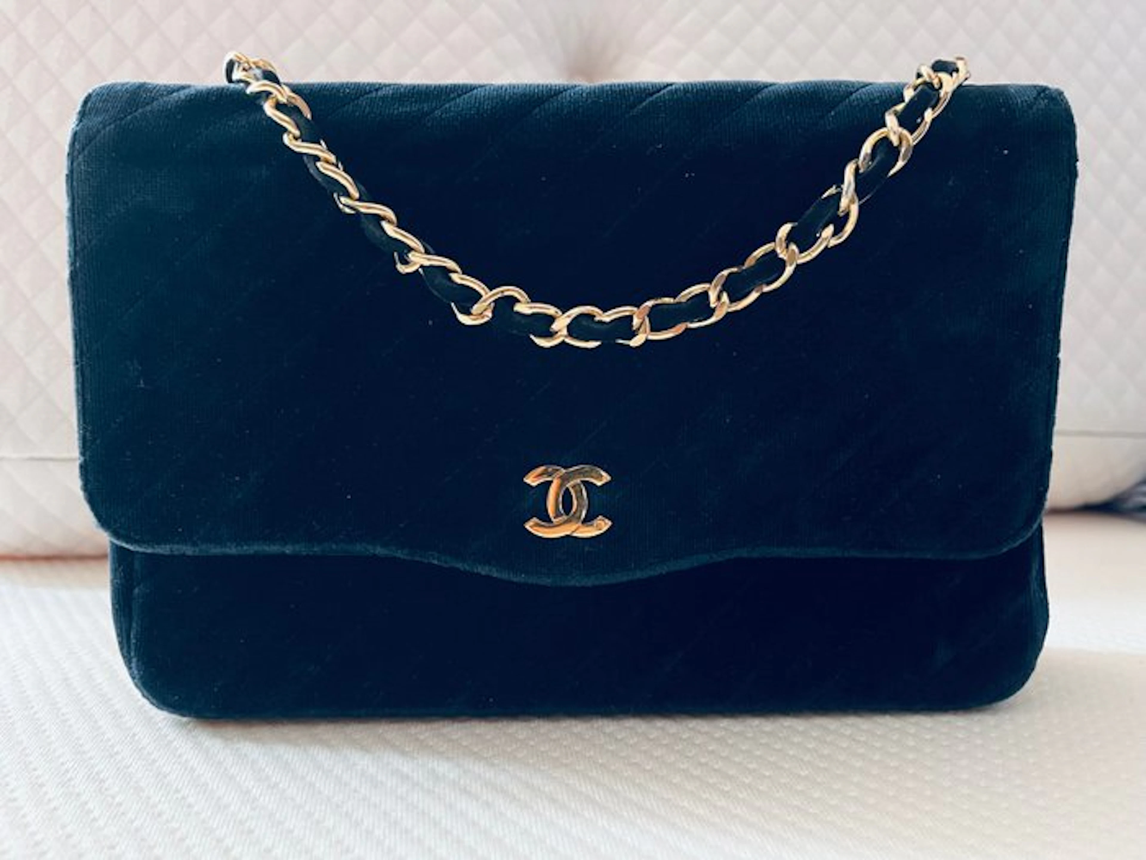 Chanel - Timeless Classic Flap Medium - Handbag