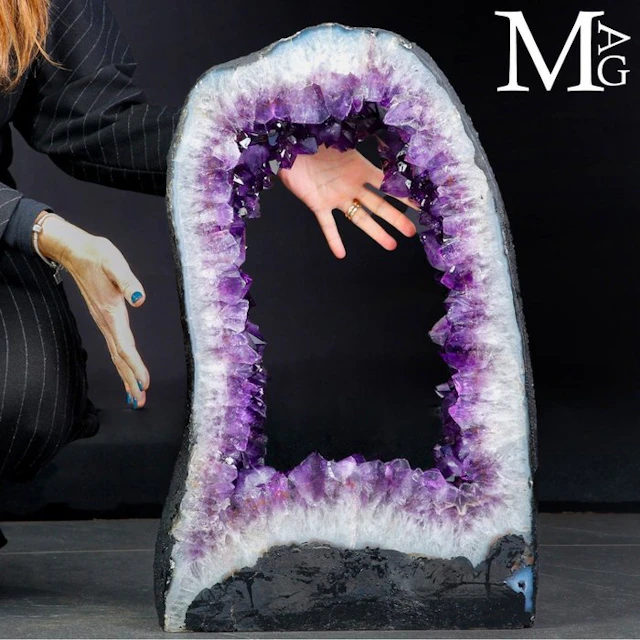 Deep-Purple amethyst geode arch from Brazil - Ring with a...