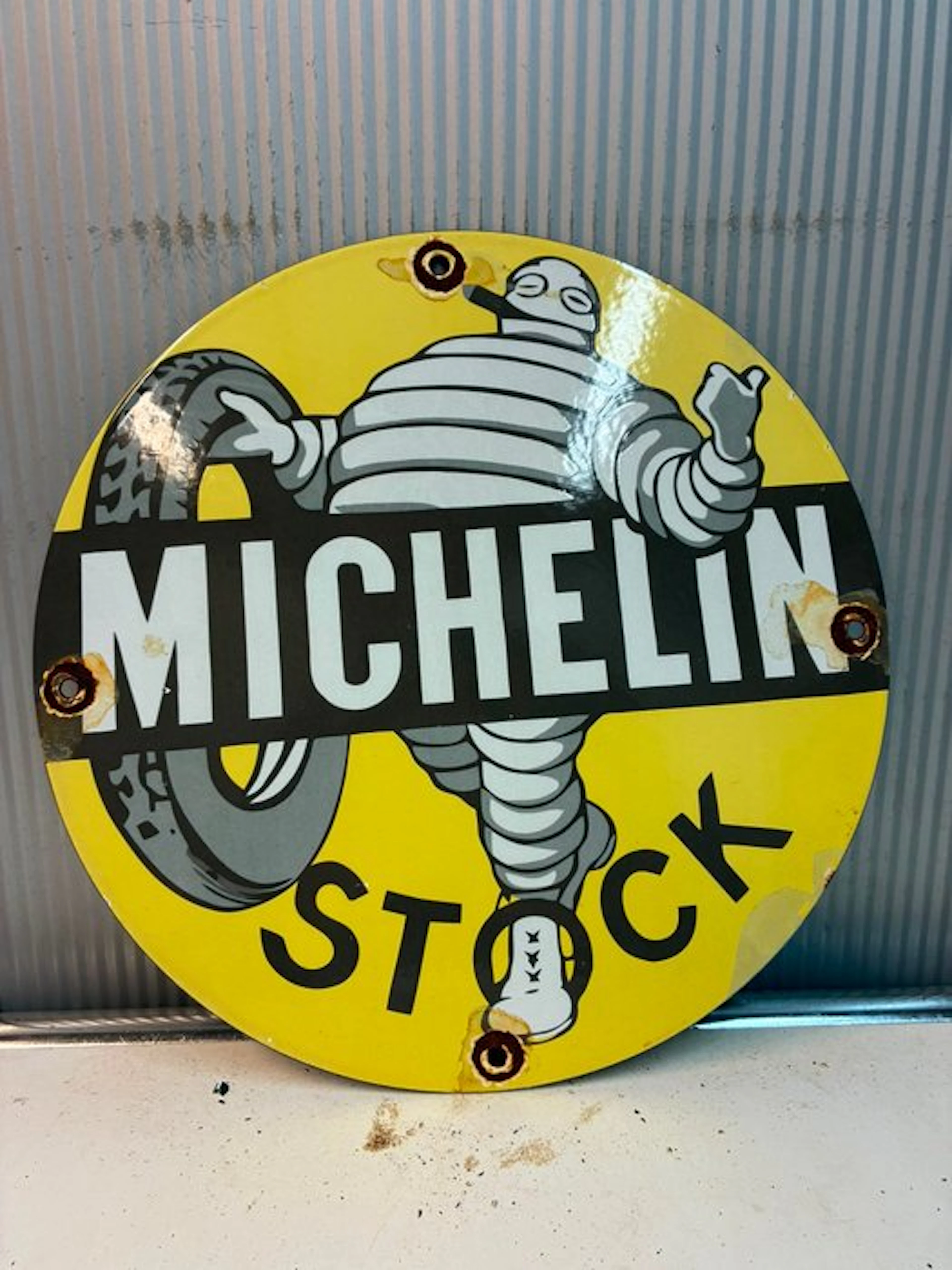 Rond Michelin emaille reclamebord met Bibendum – geel - Enamel sign - Enamel
