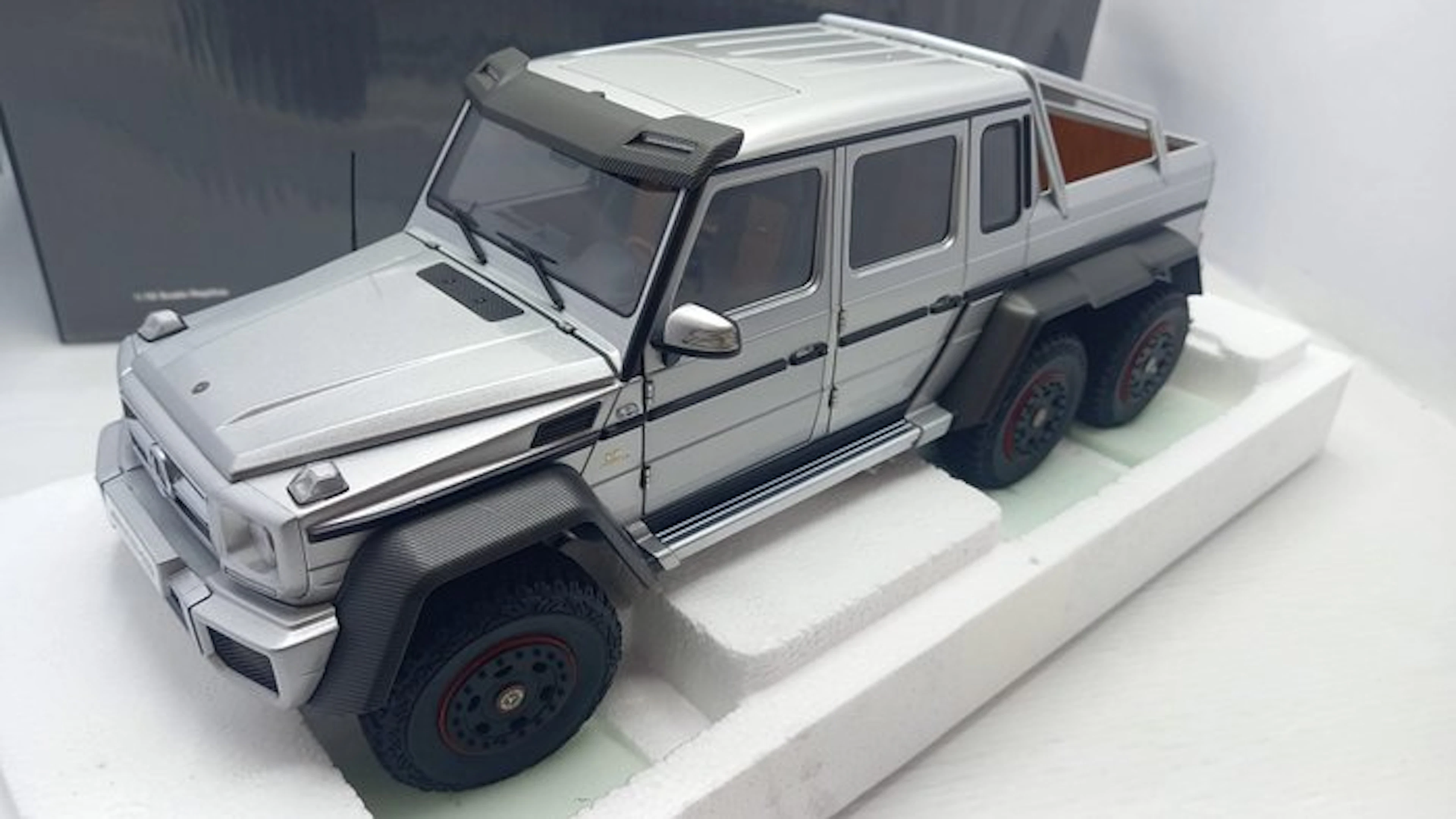 Autoart 1:18 - Model car - Mercedes-Benz G 63 AMG 6x6 2013 - (cod.F6)
