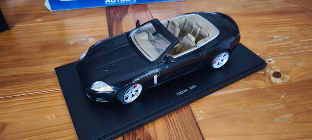 Autoart 1:18 - Model car - Jaguar XKR Cabriolet