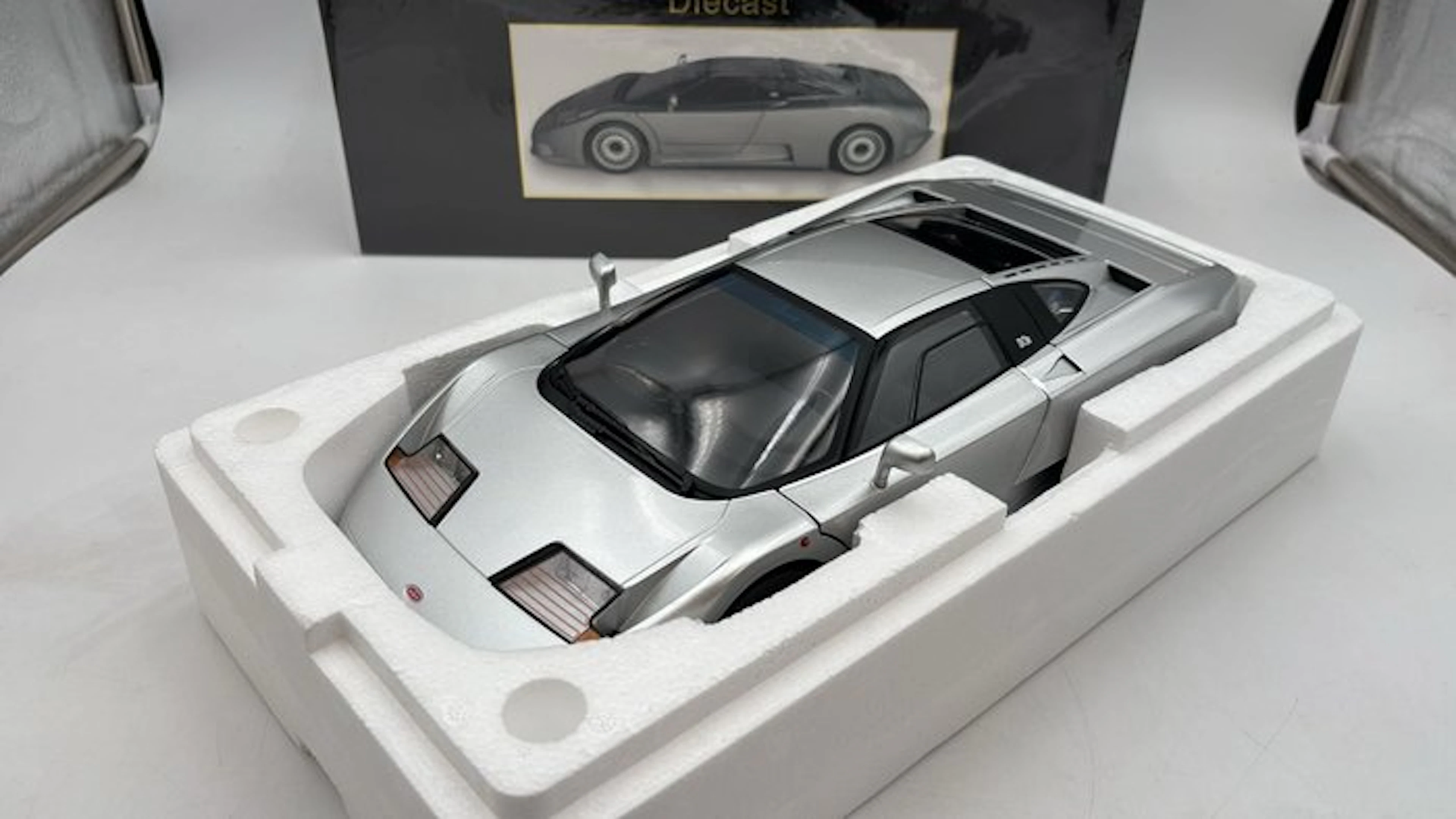 KK-Scale 1:12 - Model car - Bugatti EB110 1991 - (cod.B11)