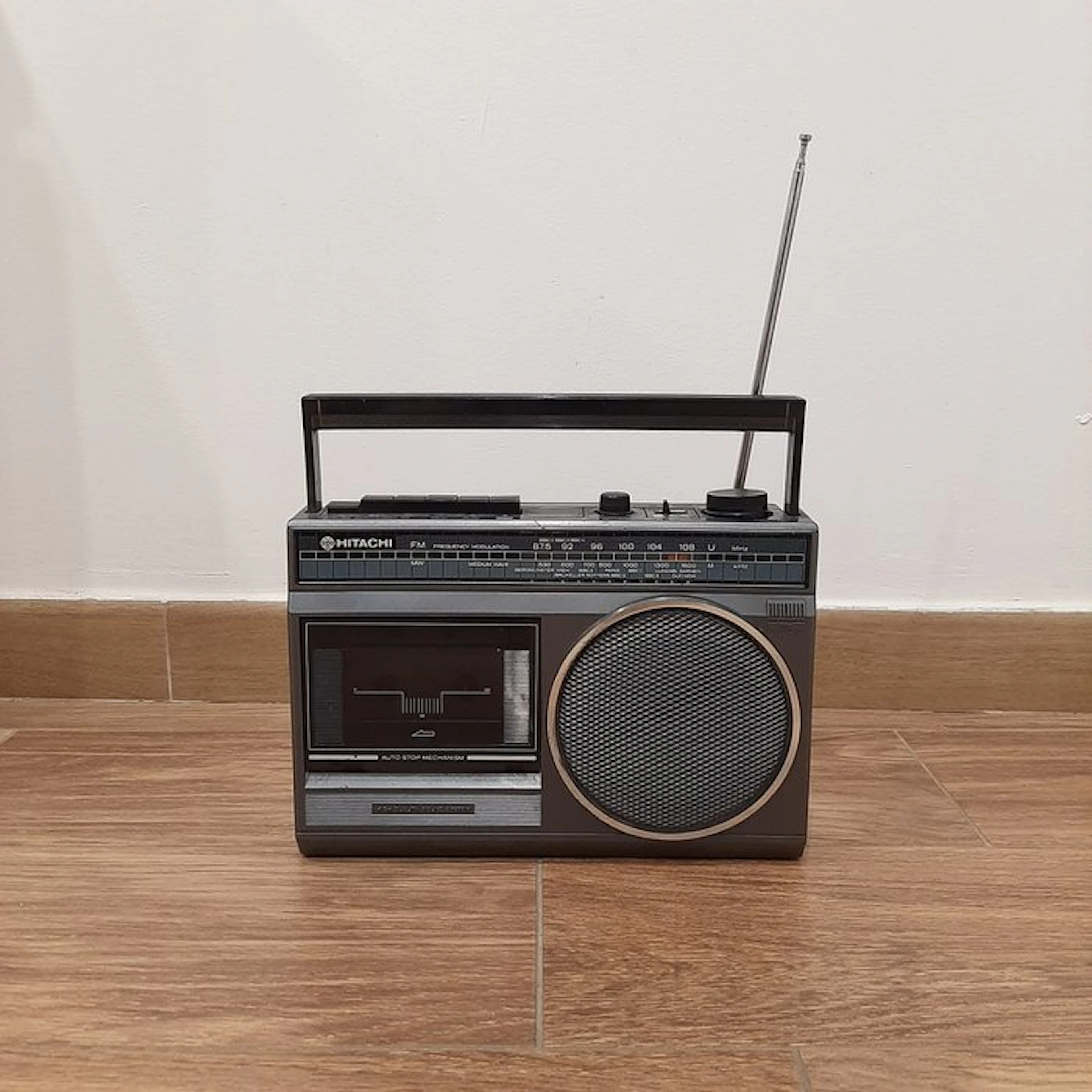 Hitachi - TRK-510E Radio