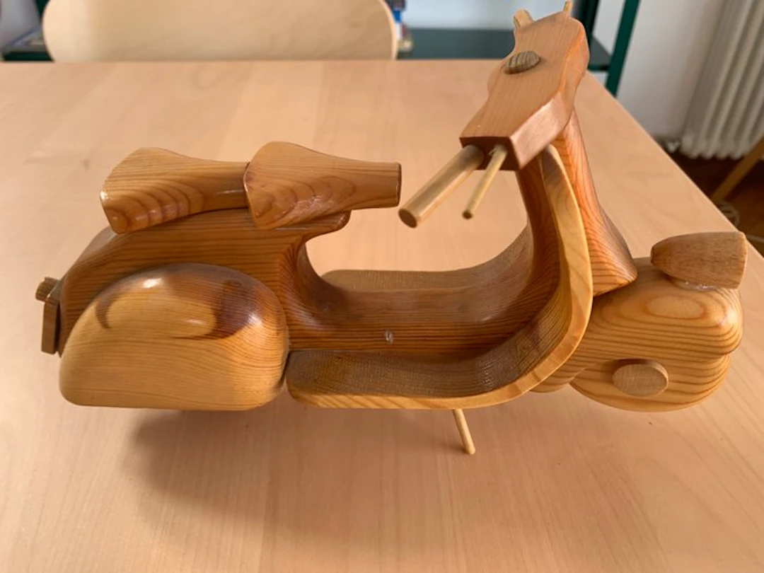 Sculpture, Vespa in legno - 15 cm - Wood, Brass