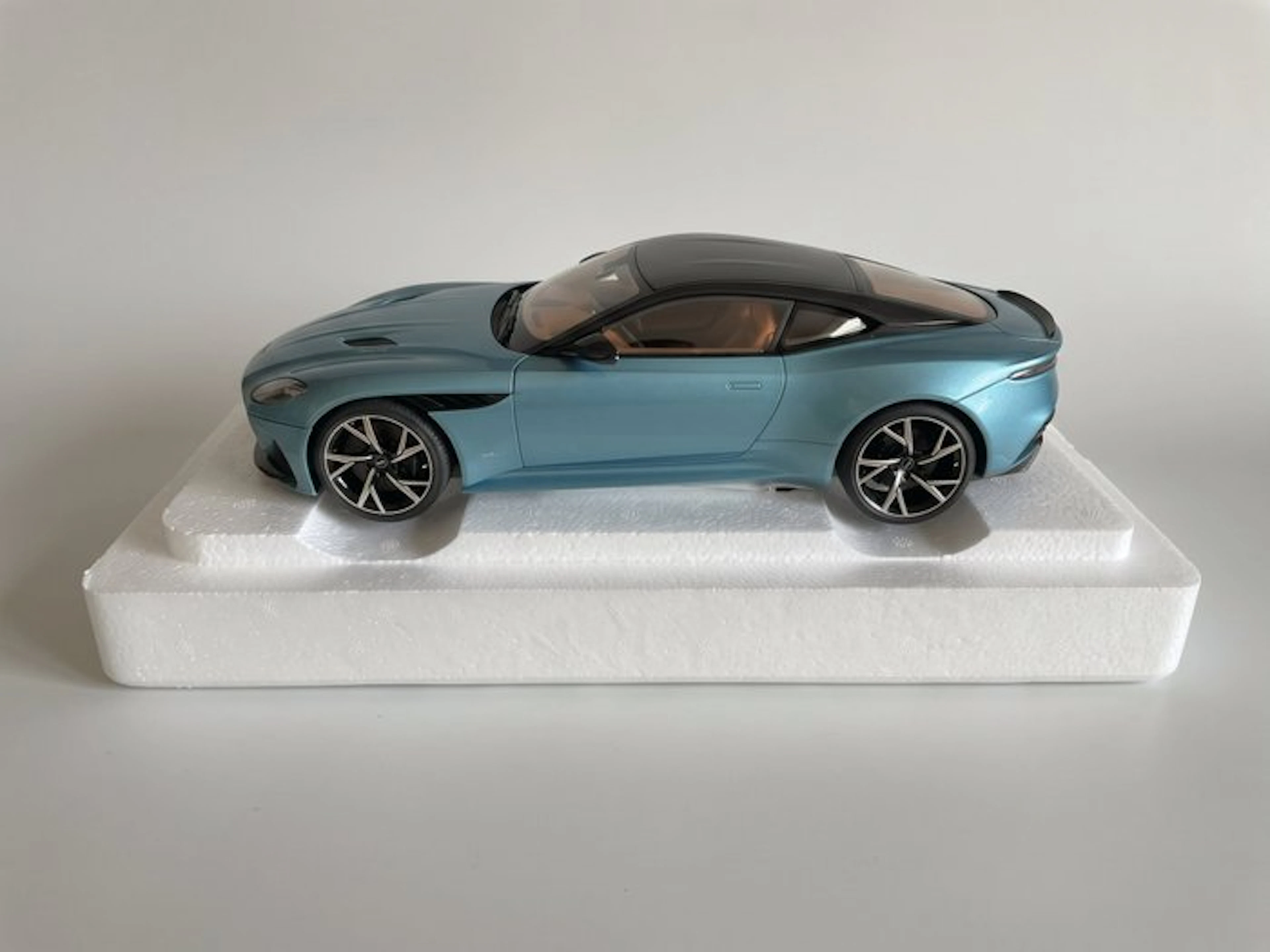 Autoart 1:18 - Model coupé - Aston Martin DBS Superleggera