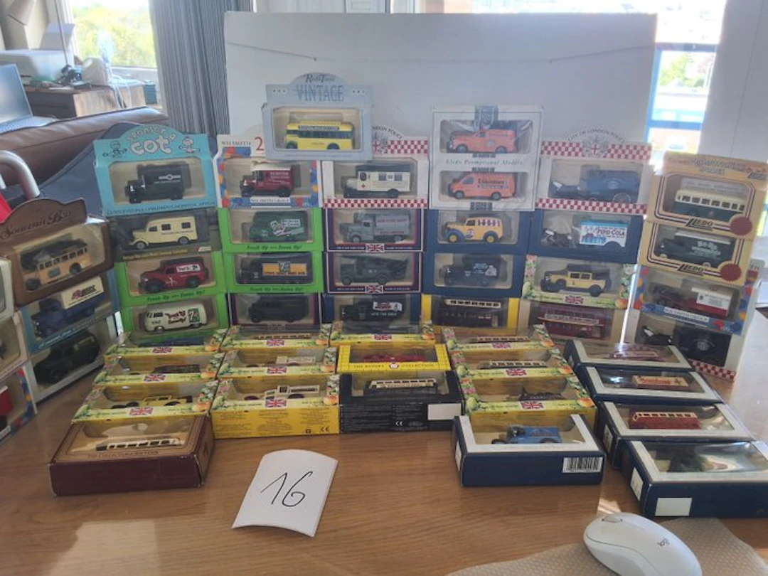 Lledo, Hamleys 1:43 - Model car (50) - Diverse klassieke bestelwagens