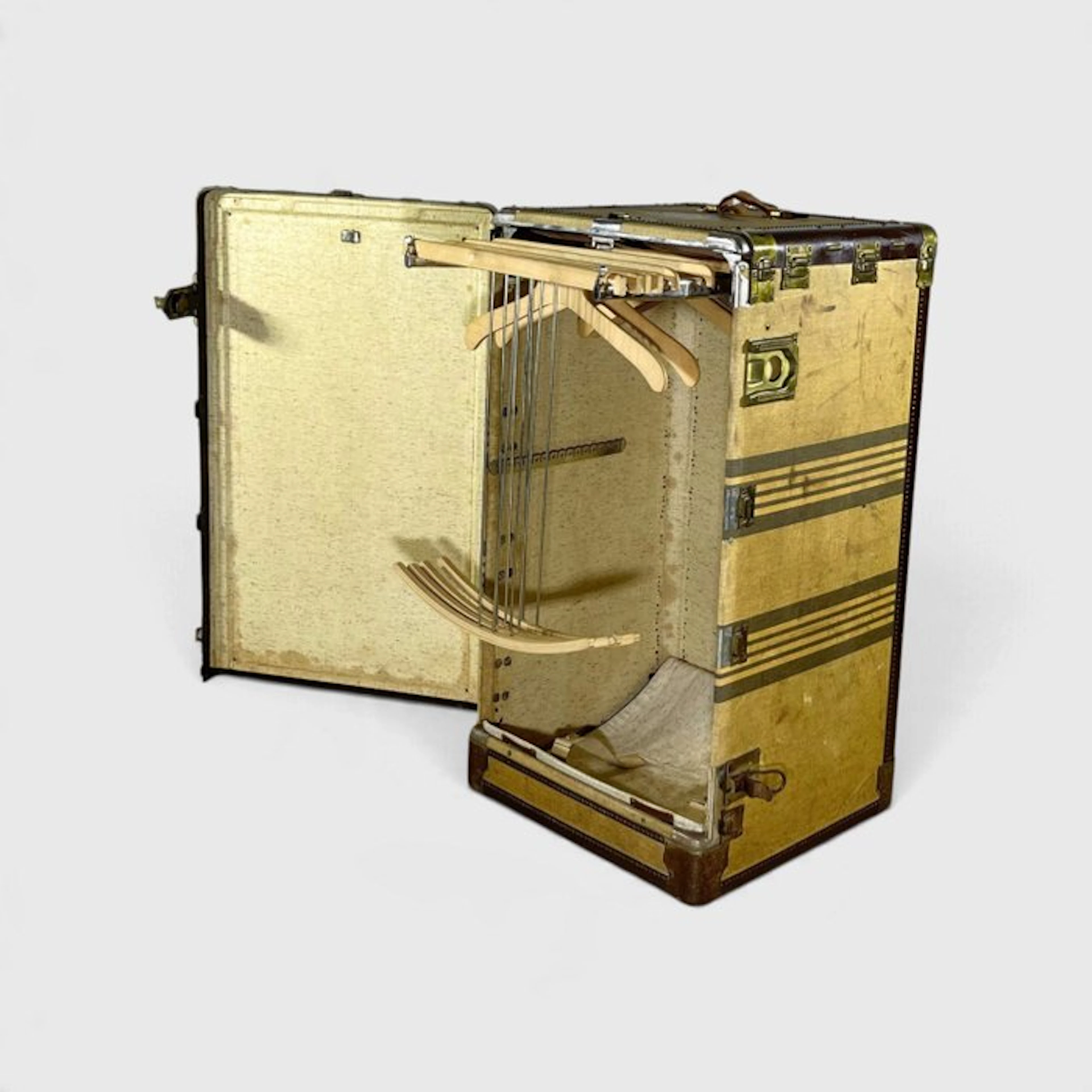 Hartmann Trunk Company - Travel trunk