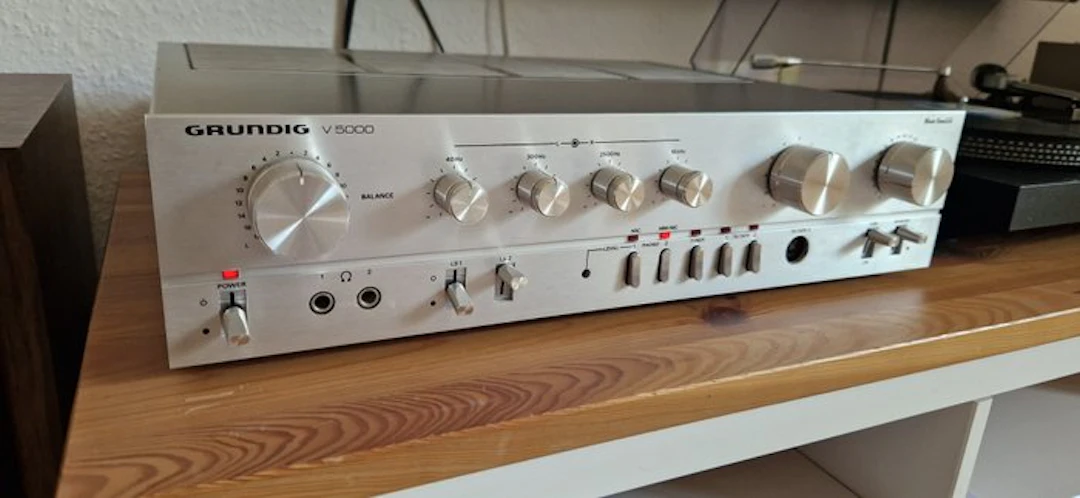 Grundig - V5000 Solid state stereo amplifier