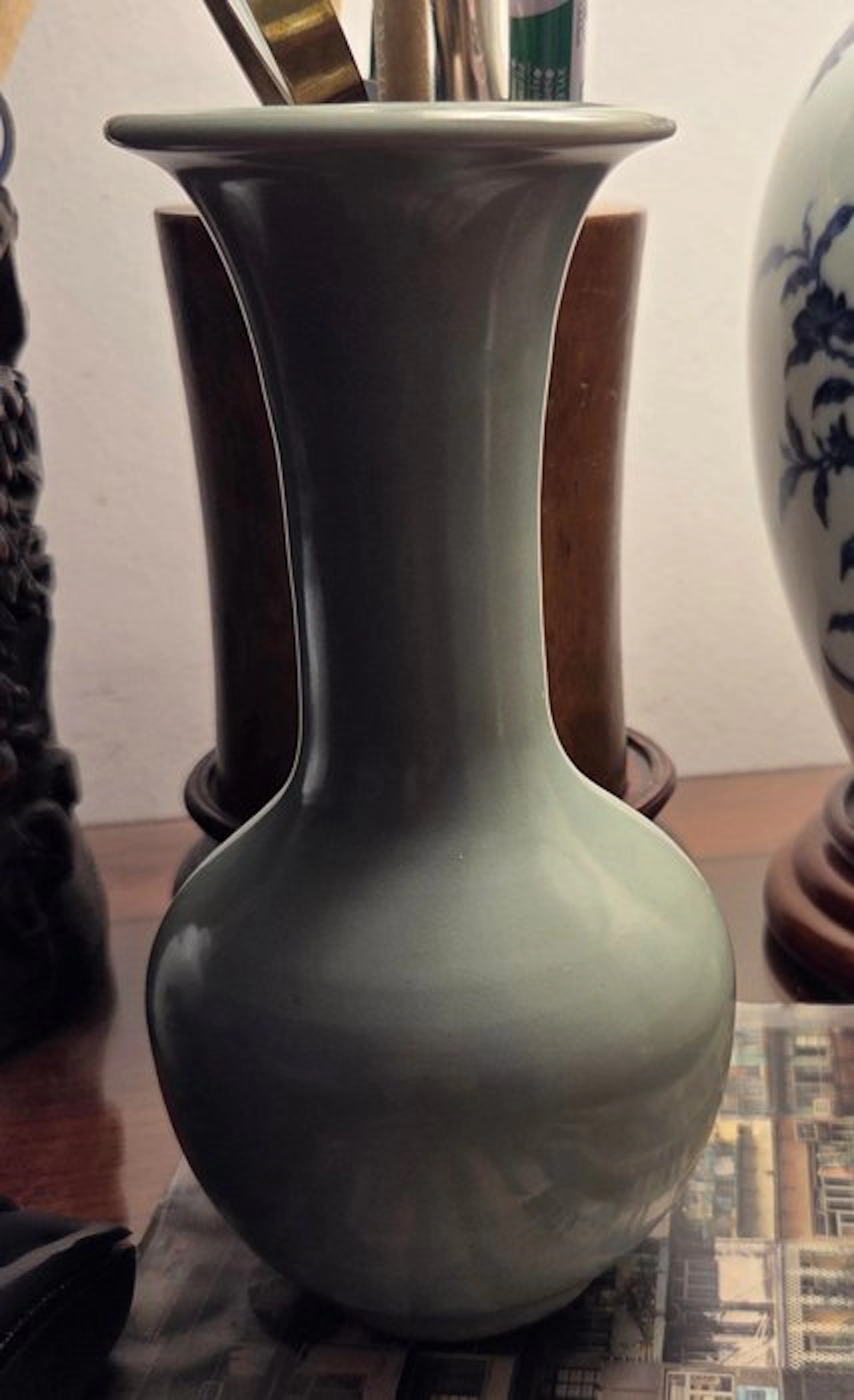 Celadon vase in Song style - Ceramic - China - 20th century