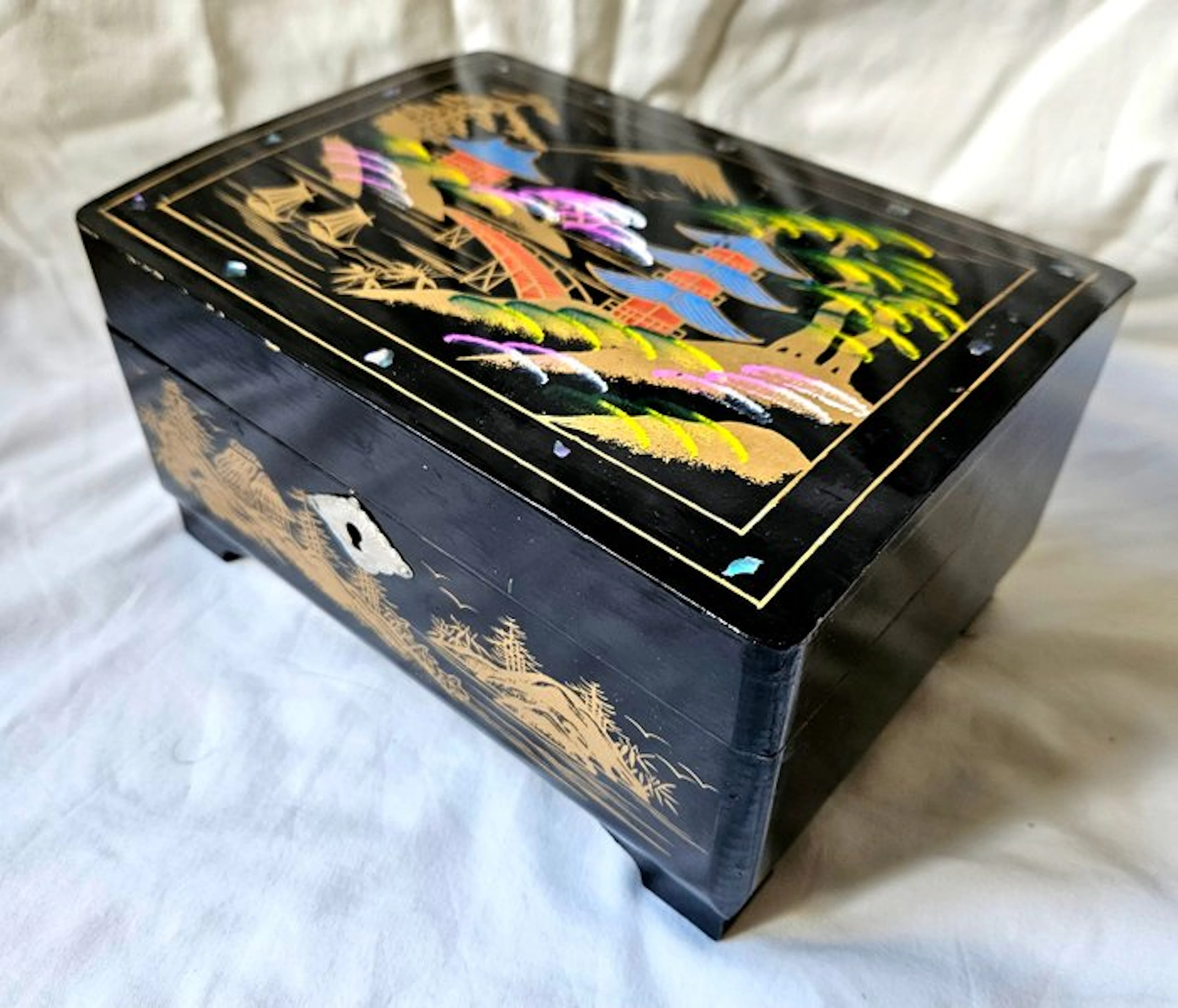 Jewellery box - Lacquered wood Vintage Japan - Jewelry box / music box