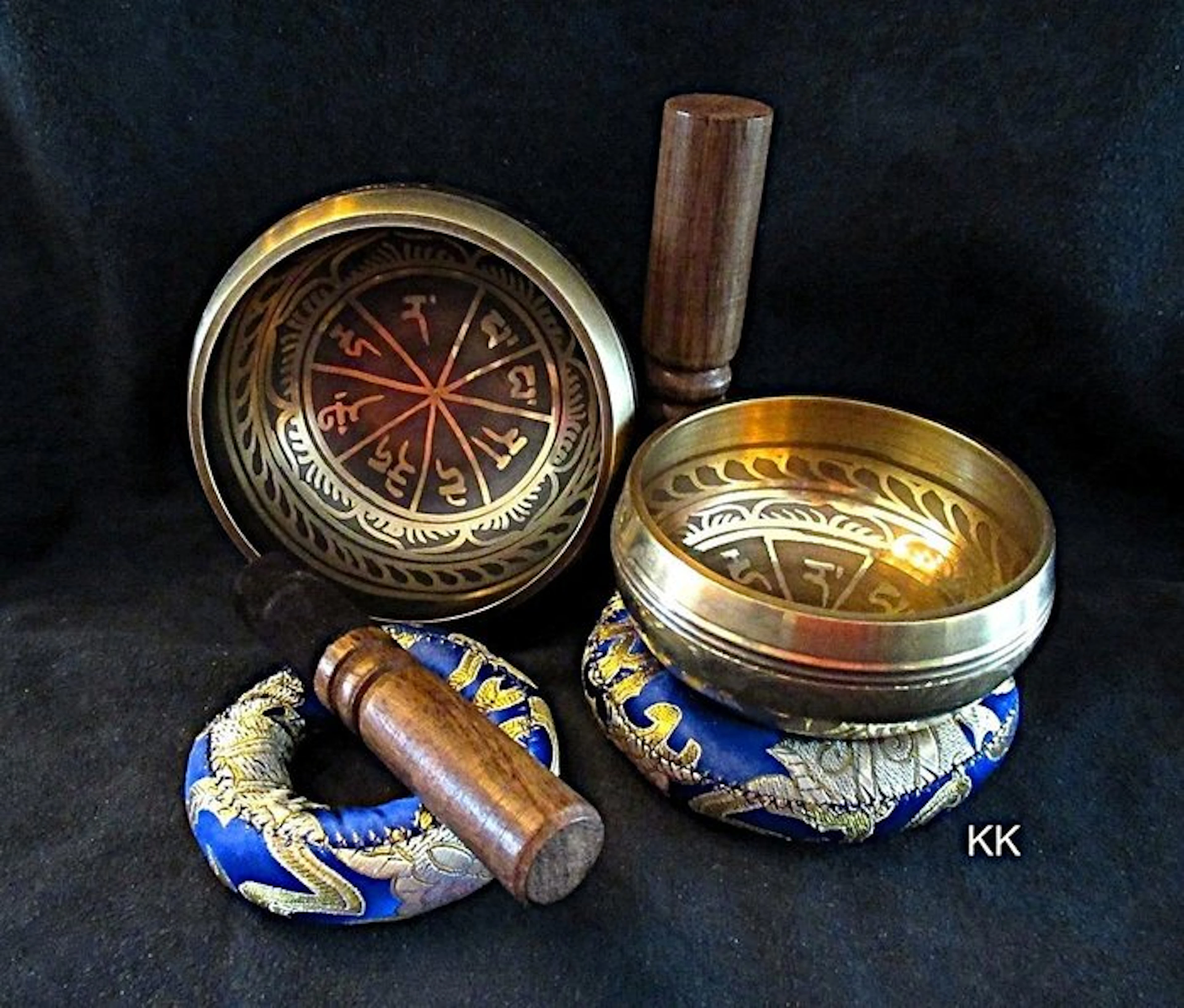 Singing bowl - Singing bowls - 2x 3-piece complete sets...