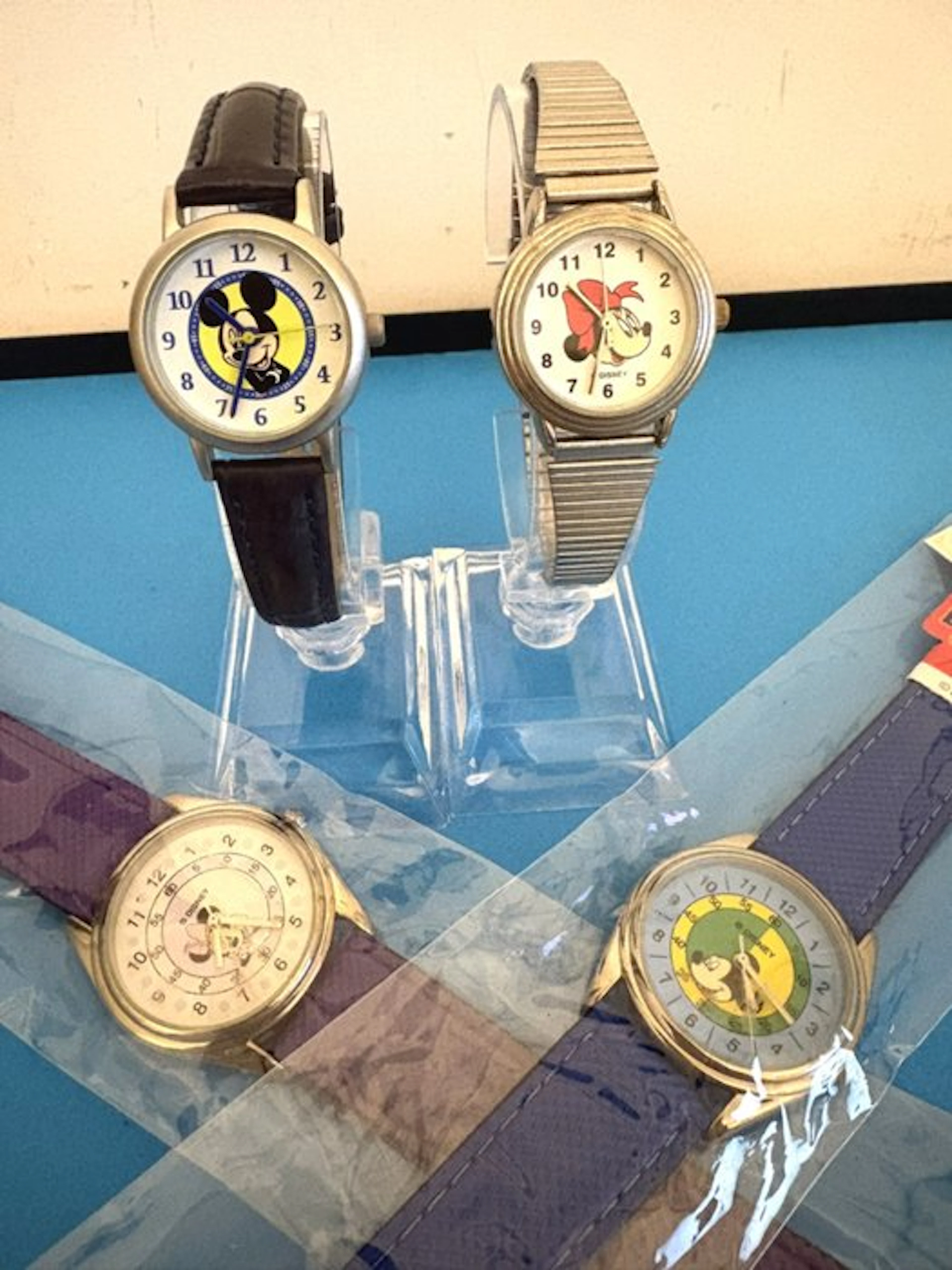 Branded merchandise collection - 4 wrist watches Mickey...