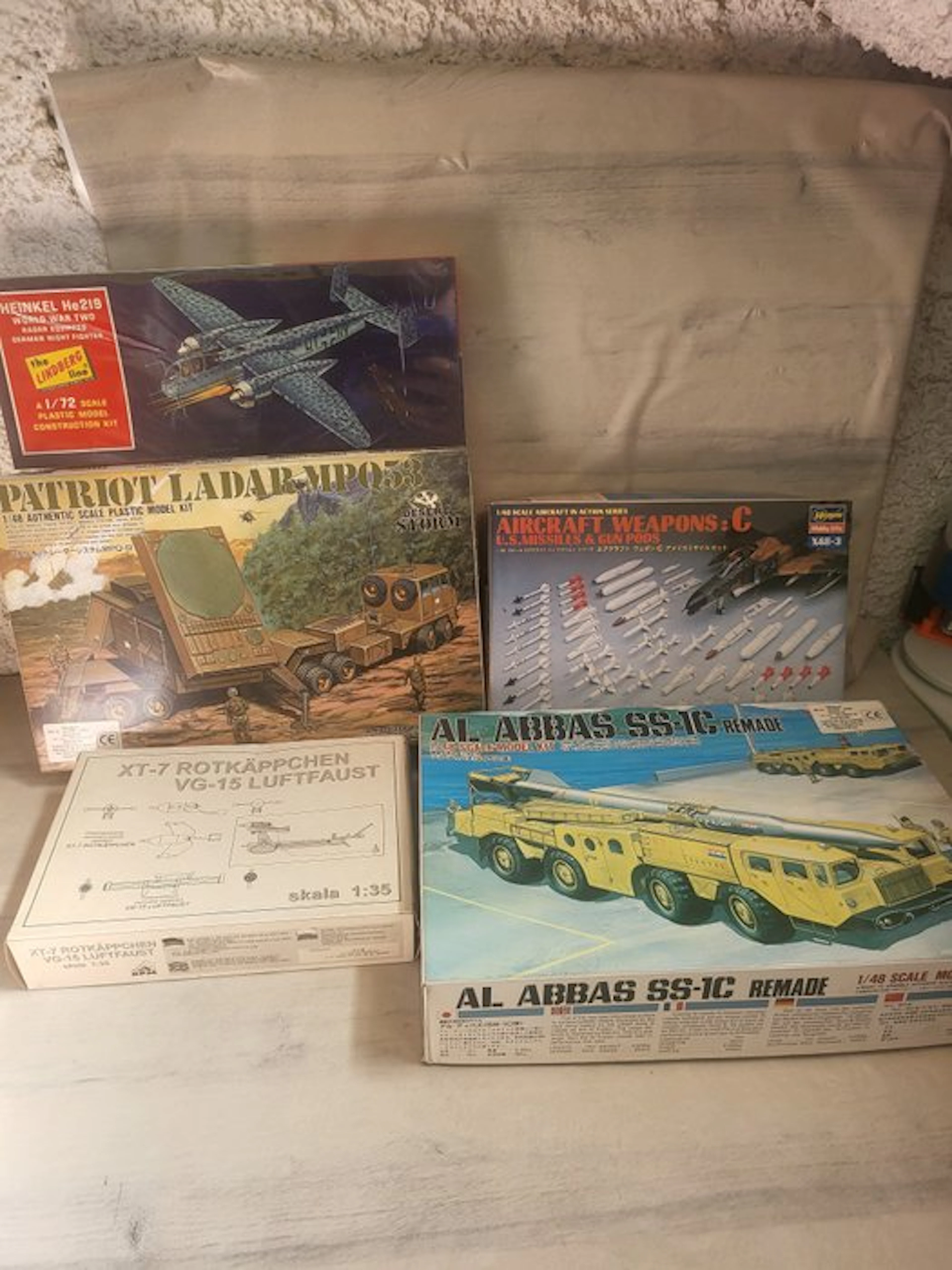 Lindberg 1:48 - Model plane (5) - Heinkel He219; Patriot...
