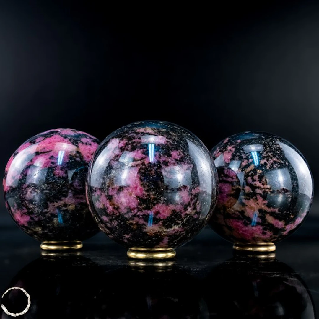 Natural rhodonite spheres – Set of three expressive specimens- 2336.42 g - (3)