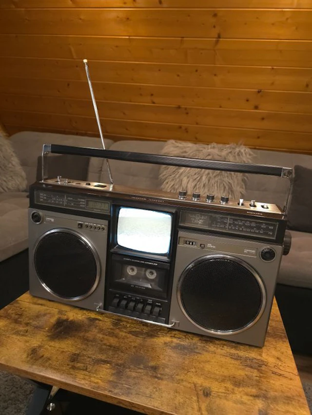 Philips - ART 60 AM/FM Stereo Radio Portable cassette player
