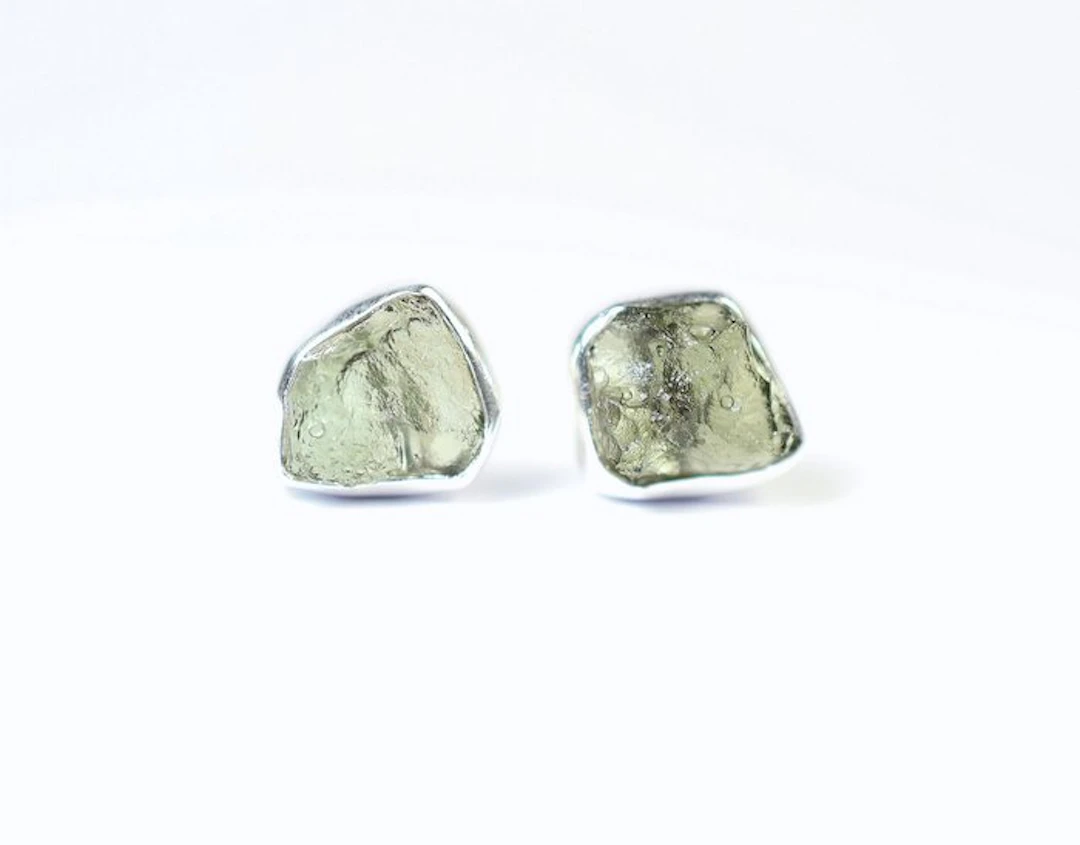 2 Moldavite ear studs / rough / new 925. Sterling Silver - 1.92 g - (2)