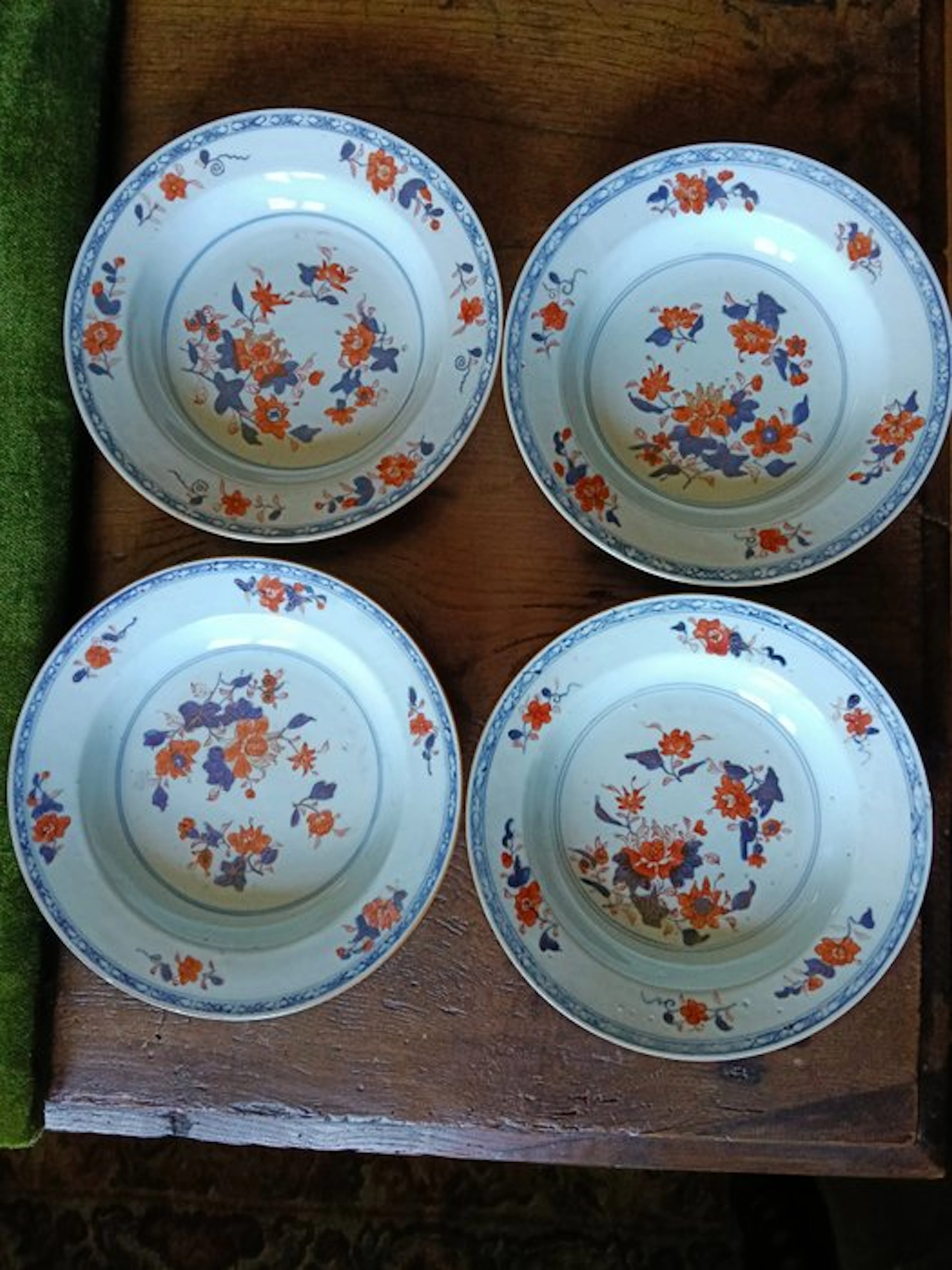 Set of four Imari Chinese soup plates. - Qing Dynasty (1644-1911)