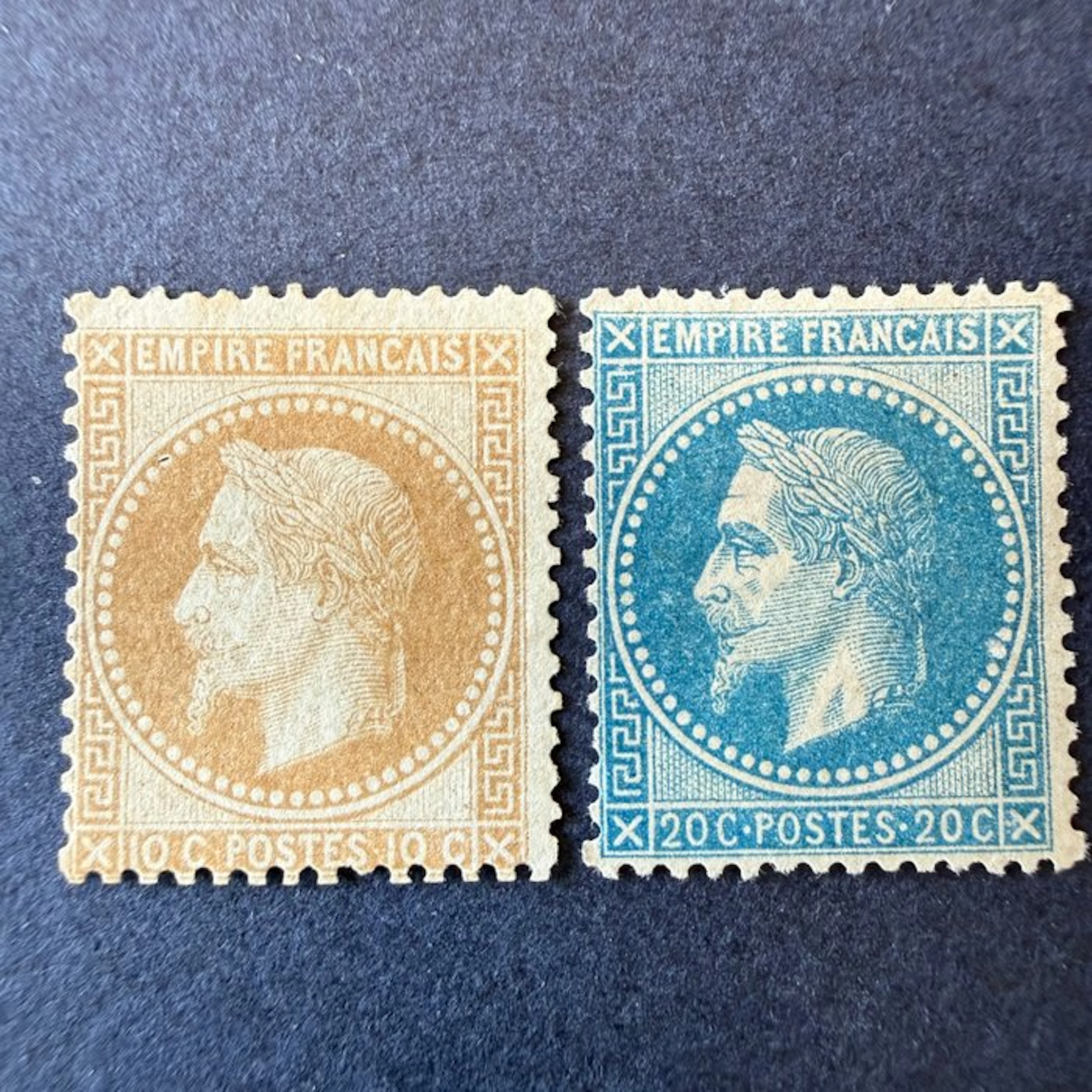 France - Yvert 28A and 29B 'Napoléon lauré' in mint condition with hinge