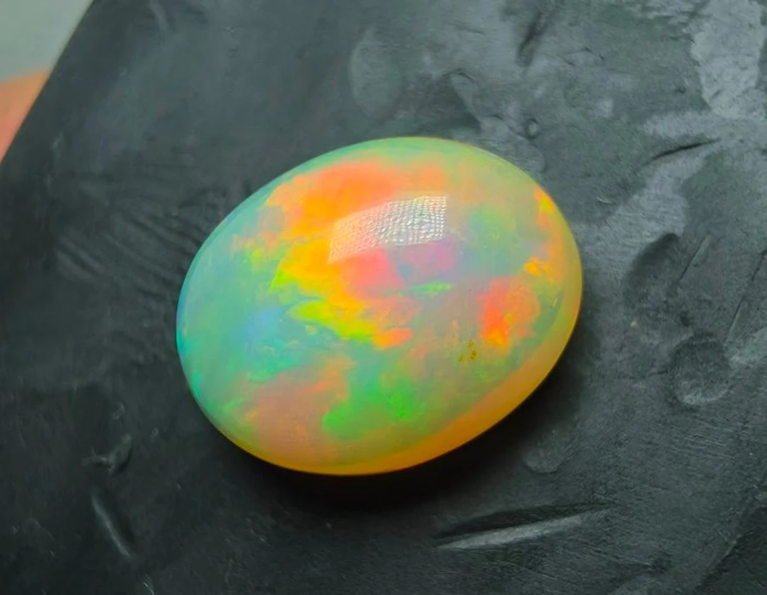 Opal Cabochon - Height: 12 mm - Width: 9 mm- 0.56 g - (1)