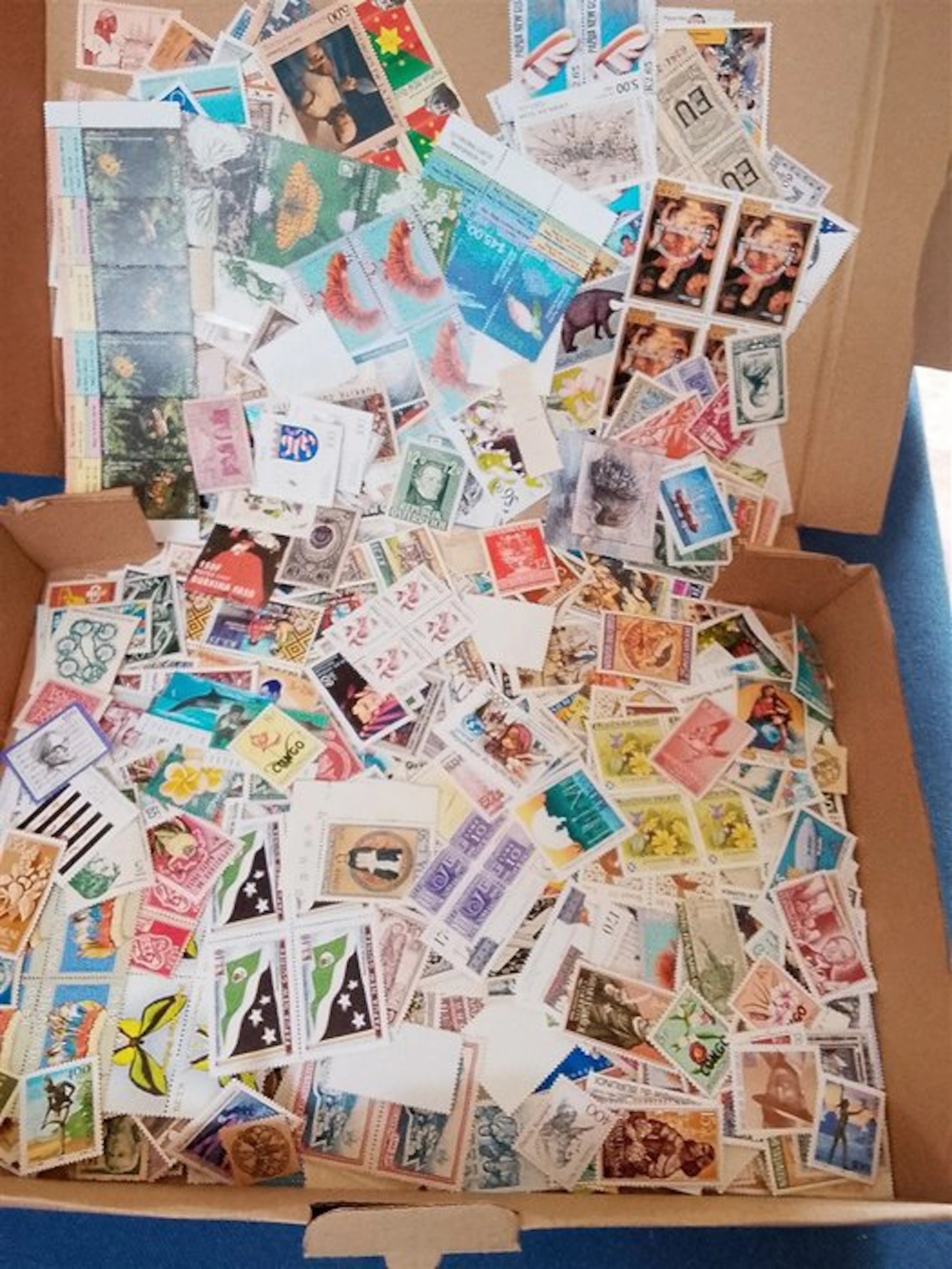 World - Box containing over 2300 stamps