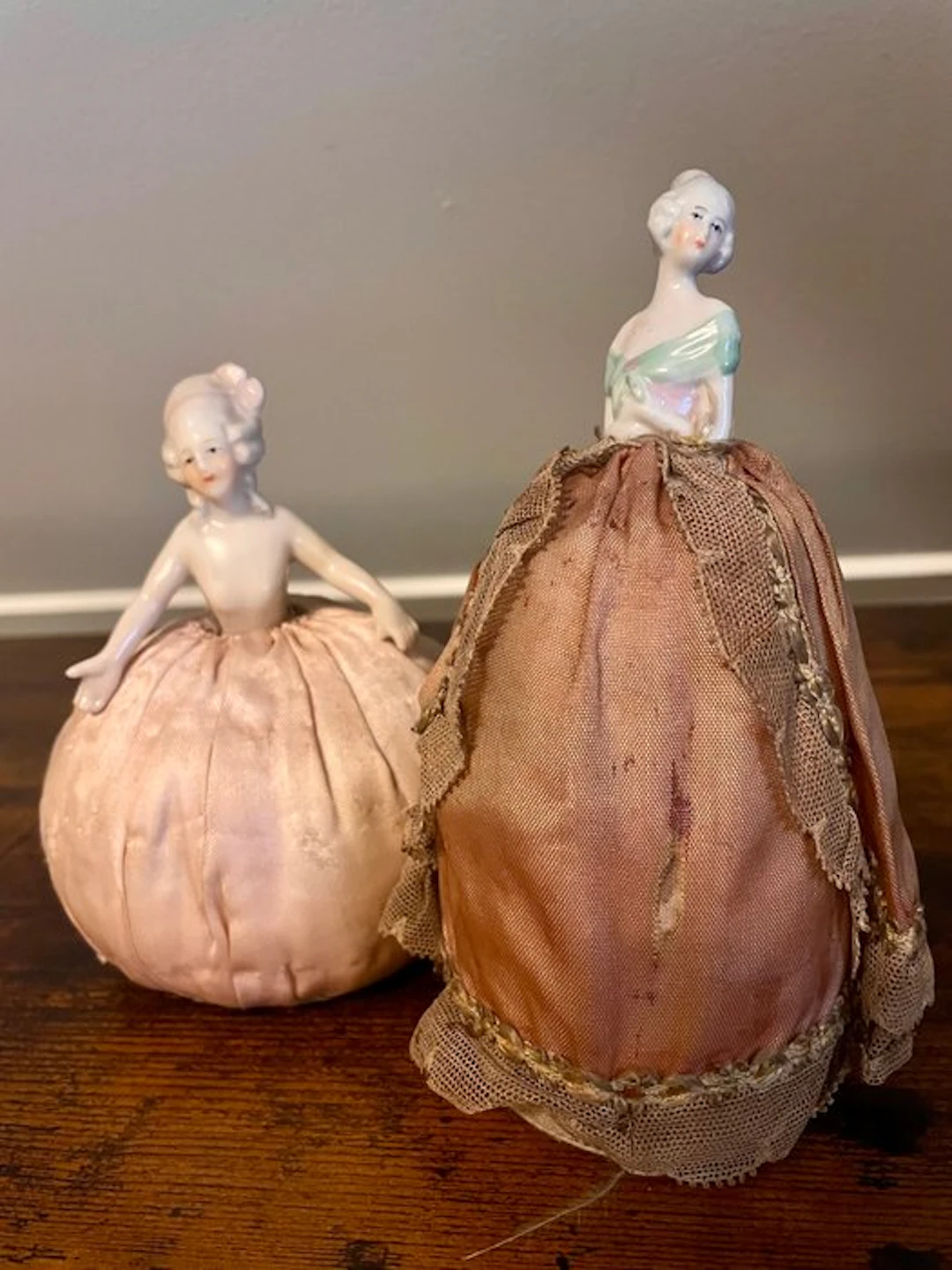 Figurine - Half-doll pincushions (pair) (2) - Porcelain, Fabric