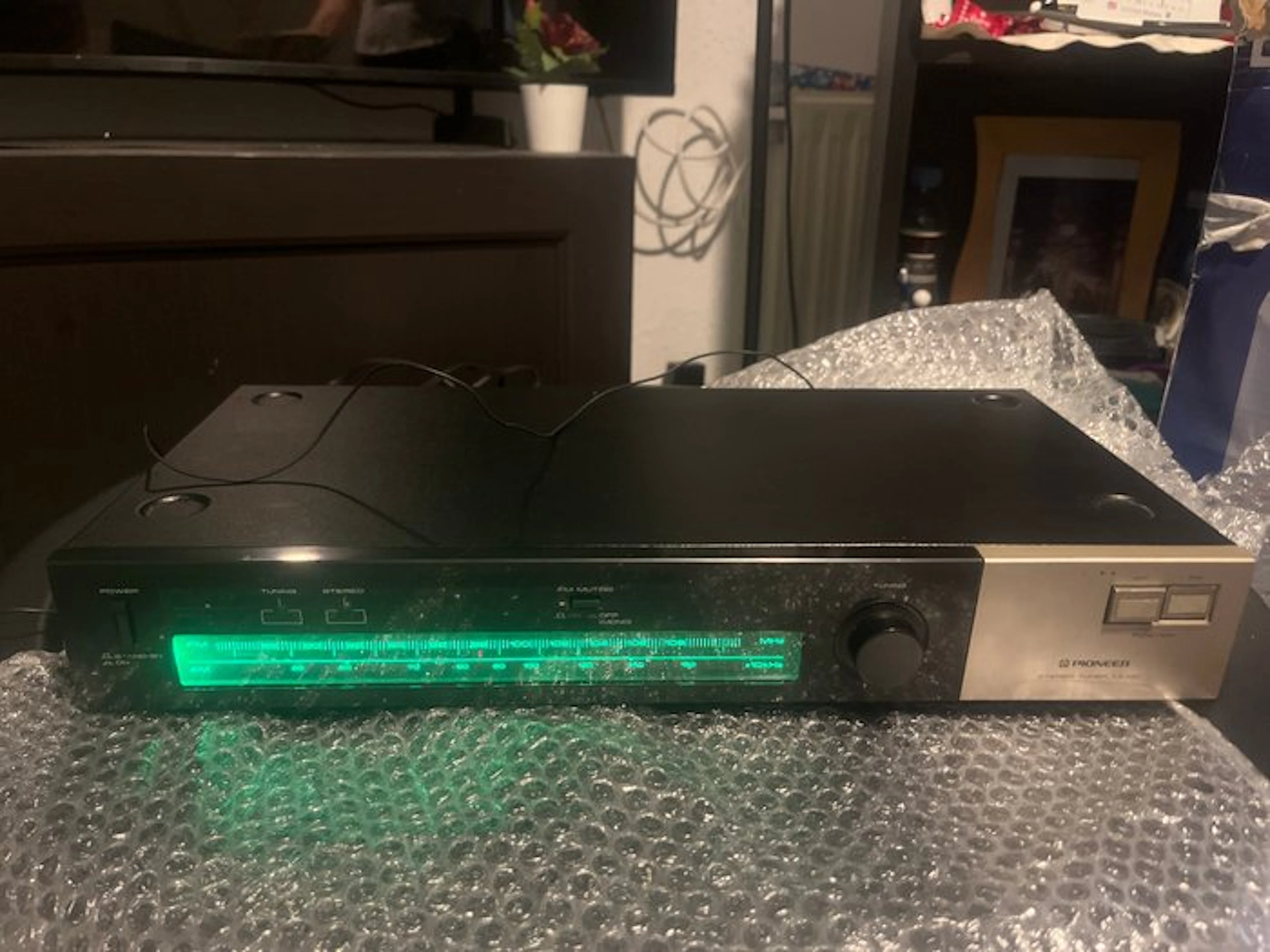 Pioneer - TX-130 Analog AM/FM Stereo Tuner