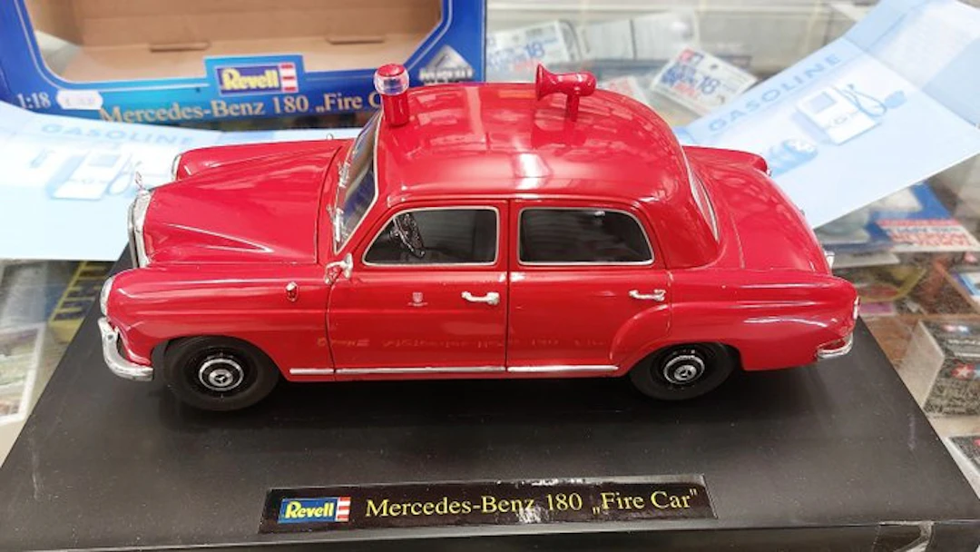 Revell 1:18 - Model car - Mercedes-Benz 180 "Fire Car"