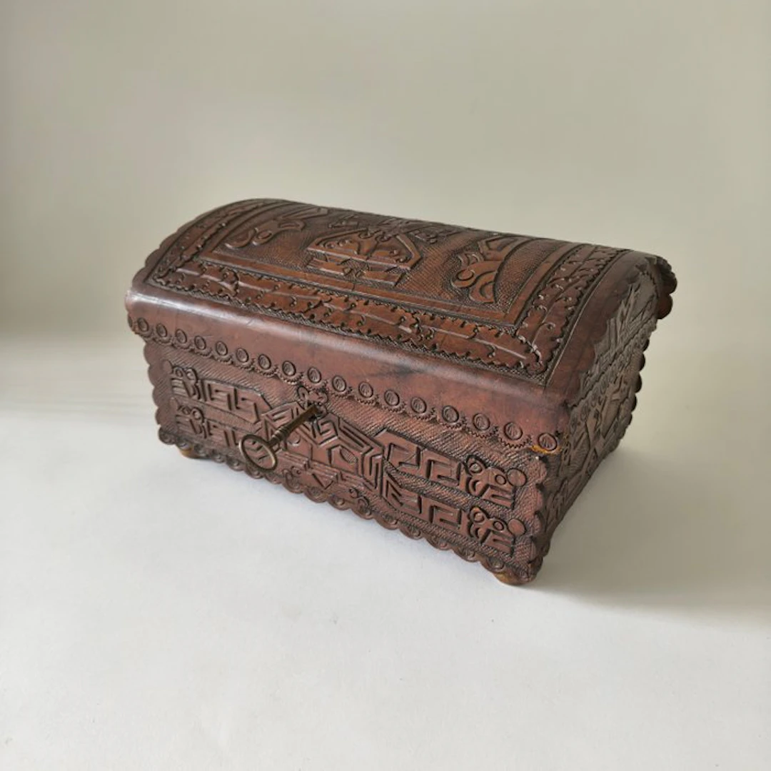 Decorative ornament - Julio Eugenio Sanchez Bernuy