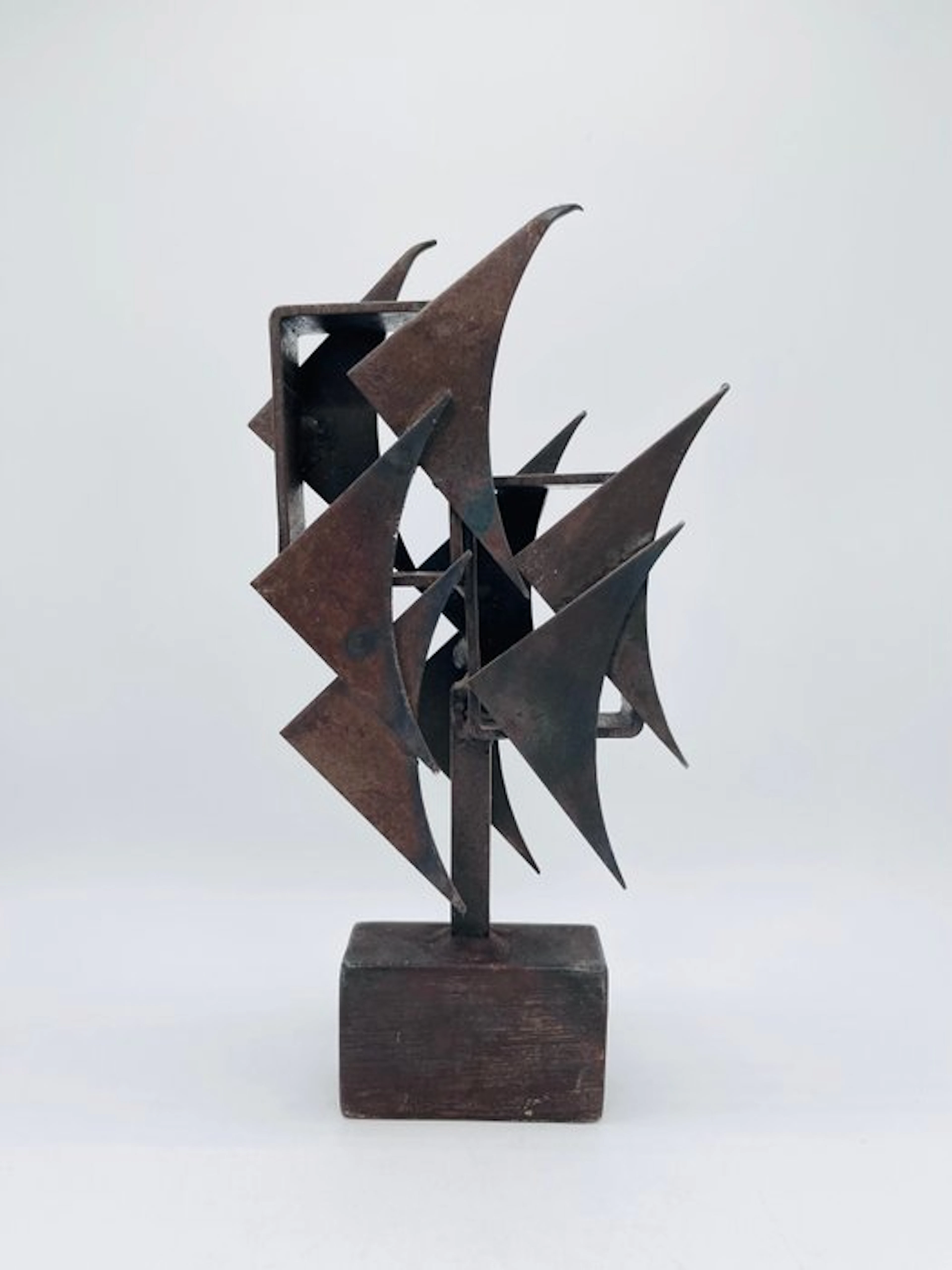 Figure - A figure with stylized fishes made of patinated iron