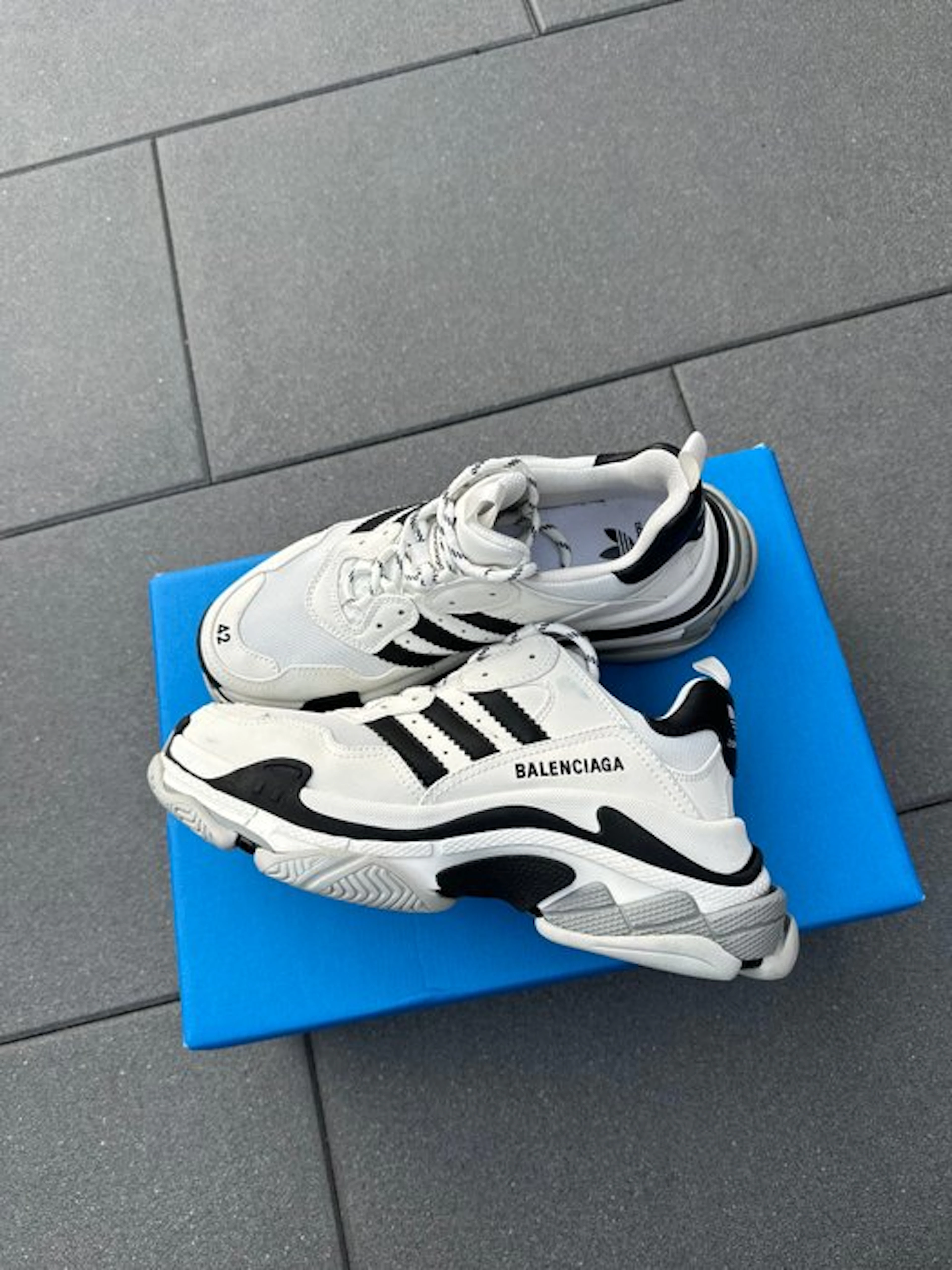 Balenciaga X Adidas - Triple S - Sneakers - Size: EU 42 - New with tags