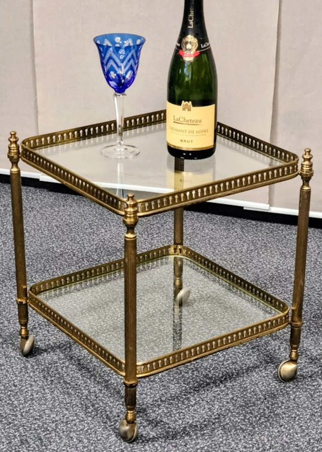 Serving trolley - Brass - Delicate and noble.
