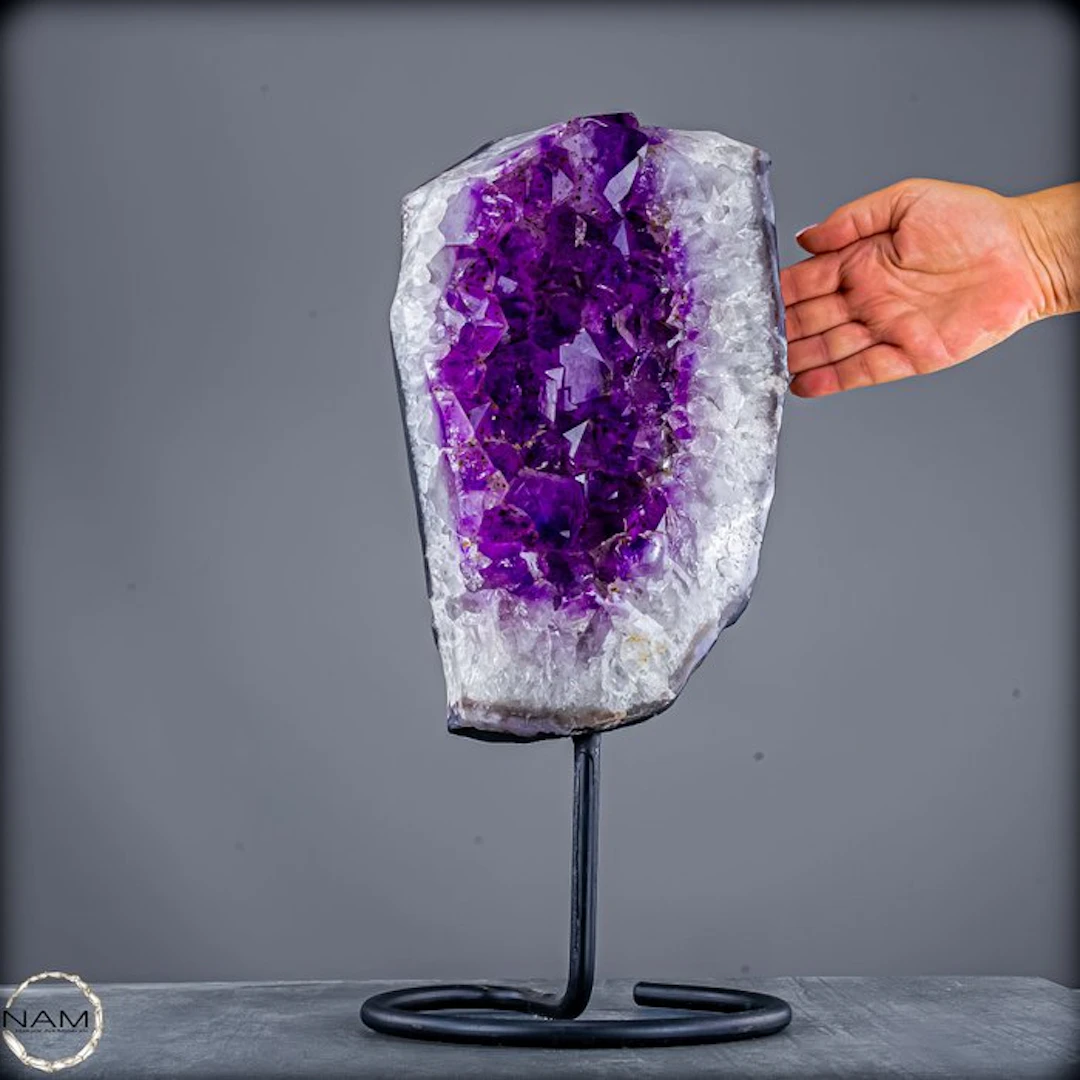 Radiant amethyst on a metal stand – elegance in violet splendor