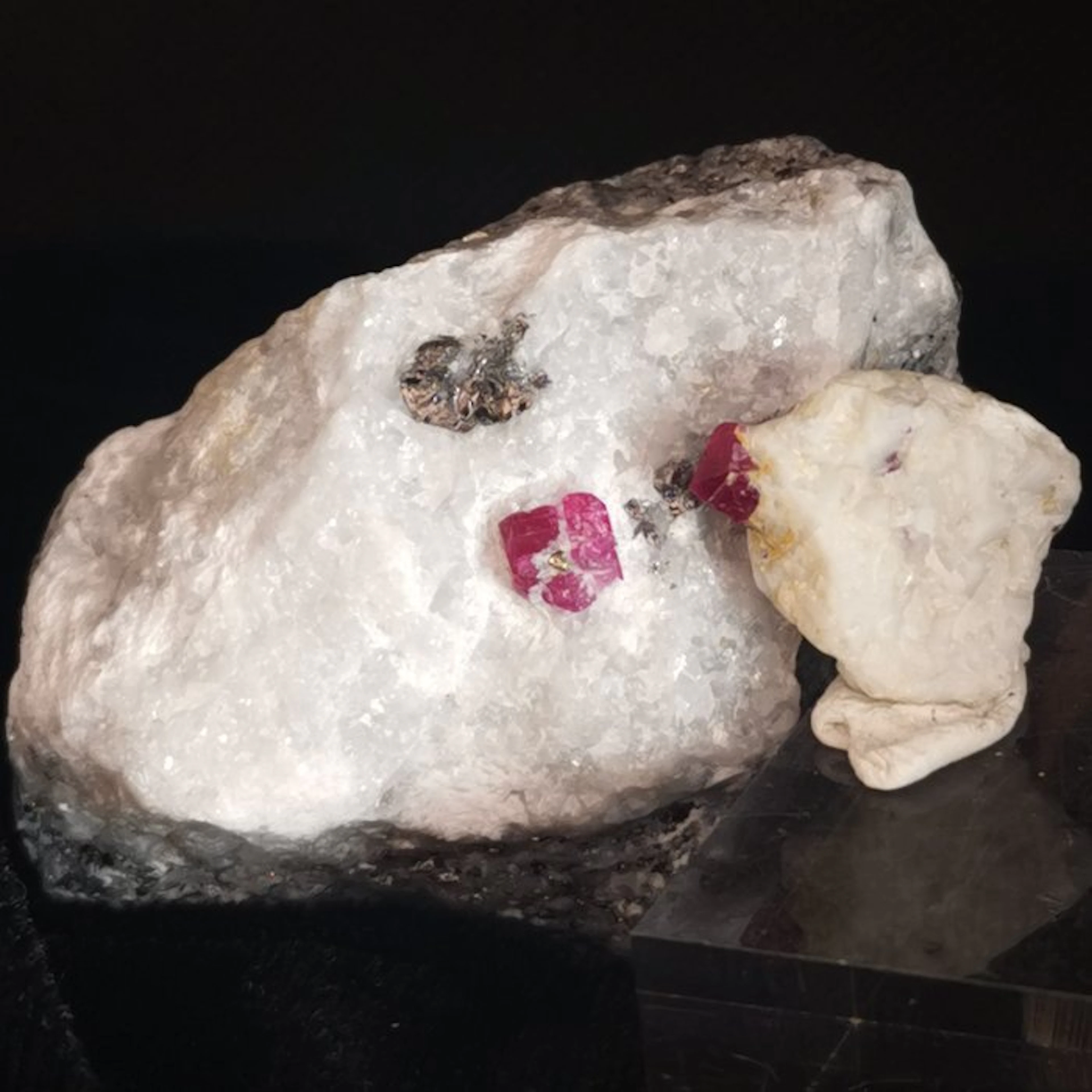 154 g ruby on marble lot – Sar-e-Sang