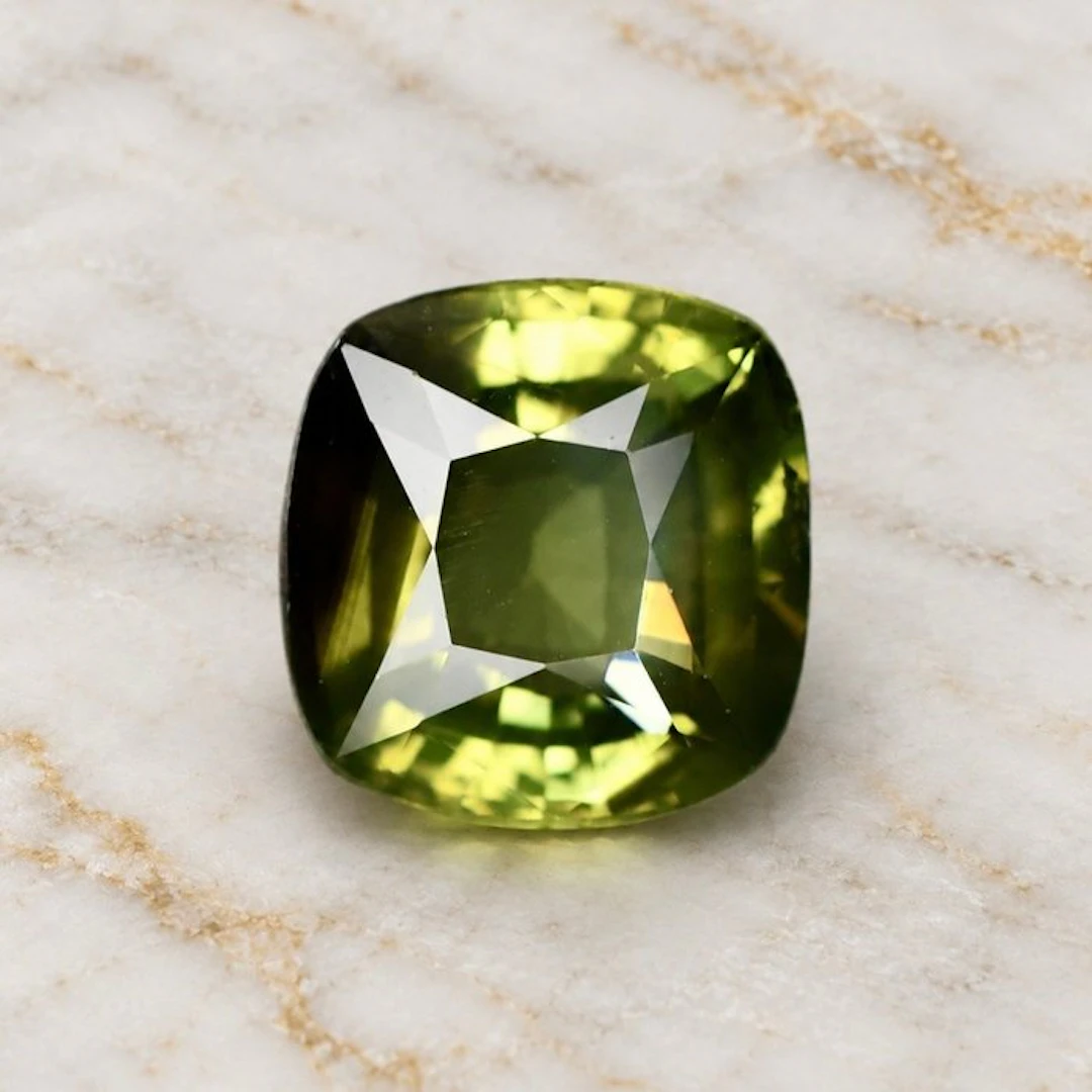 Green, Blue Sapphire - 3.33 ct - International...
